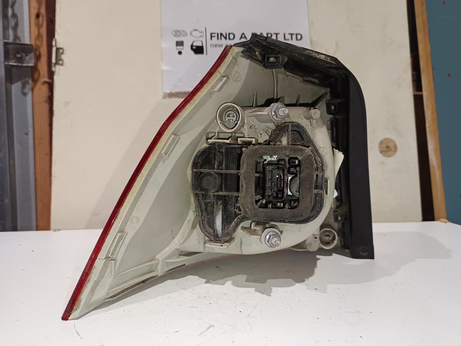 2006 VOLKSWAGEN GOLF Right Taillight Contact us for Photo
