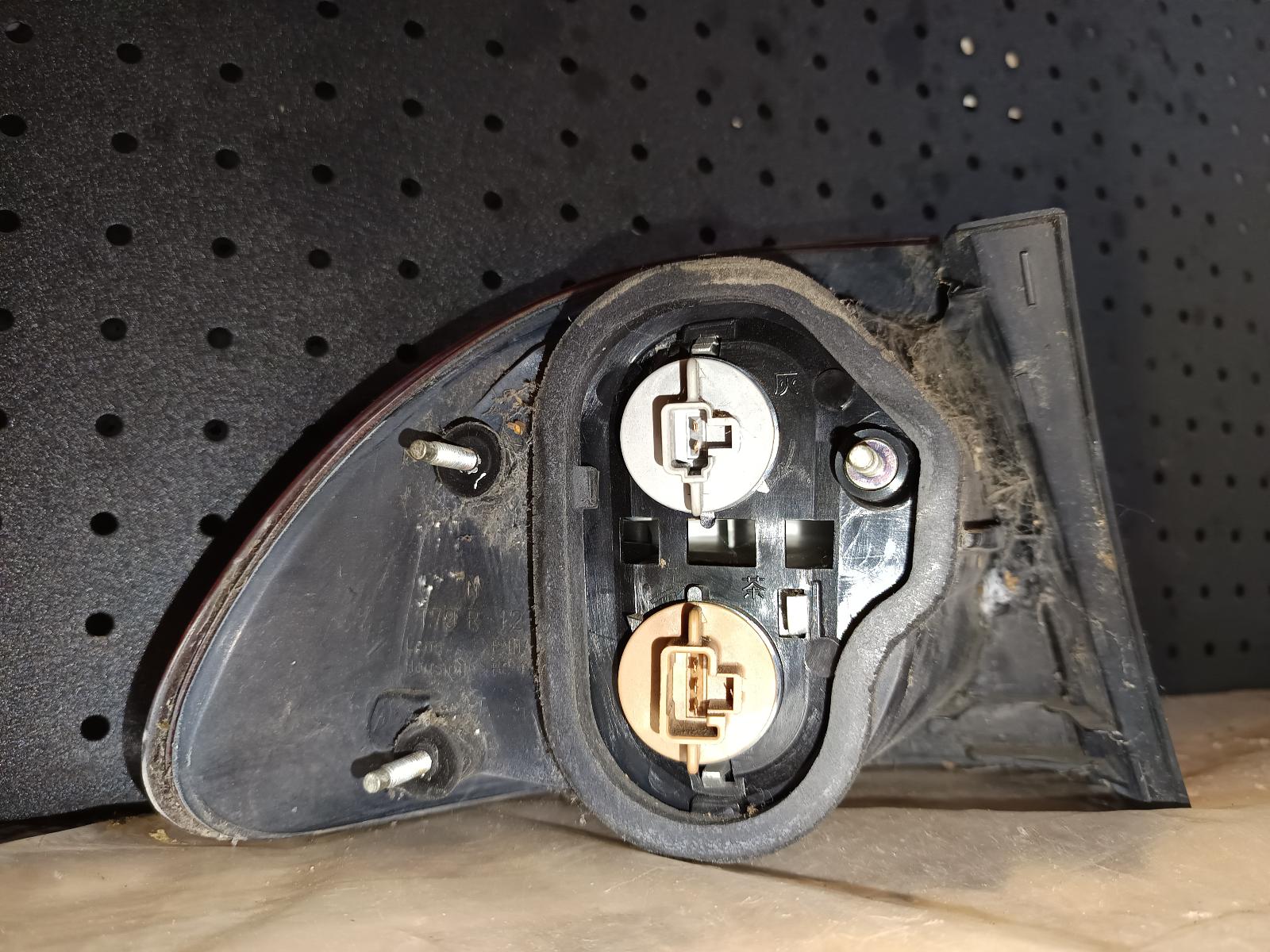 2000 TOYOTA CALDINA Right Taillight Contact us for Photo