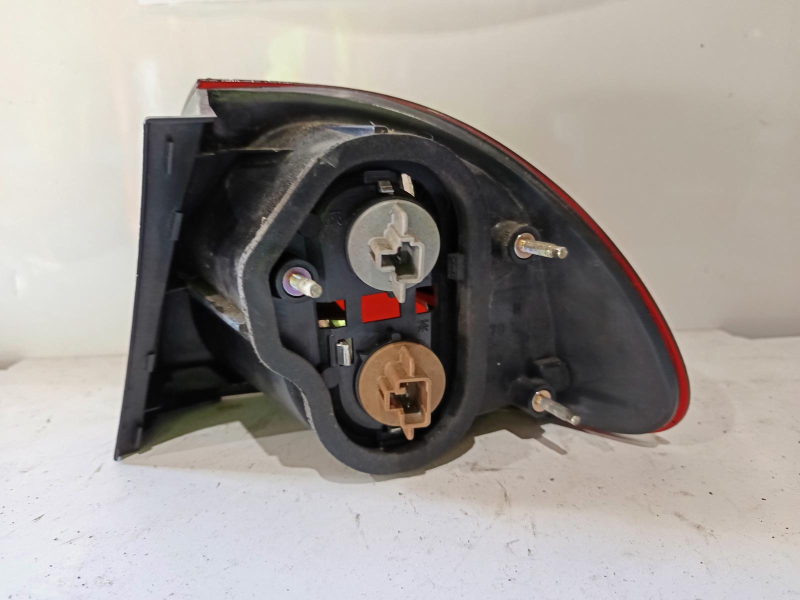 2001 TOYOTA CALDINA Left Taillight Contact us for Photo