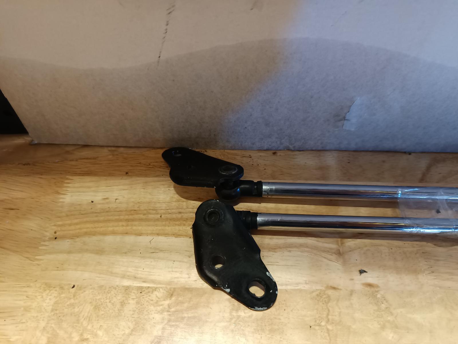 2001 TOYOTA CALDINA Hatch Strut Contact us for Photo