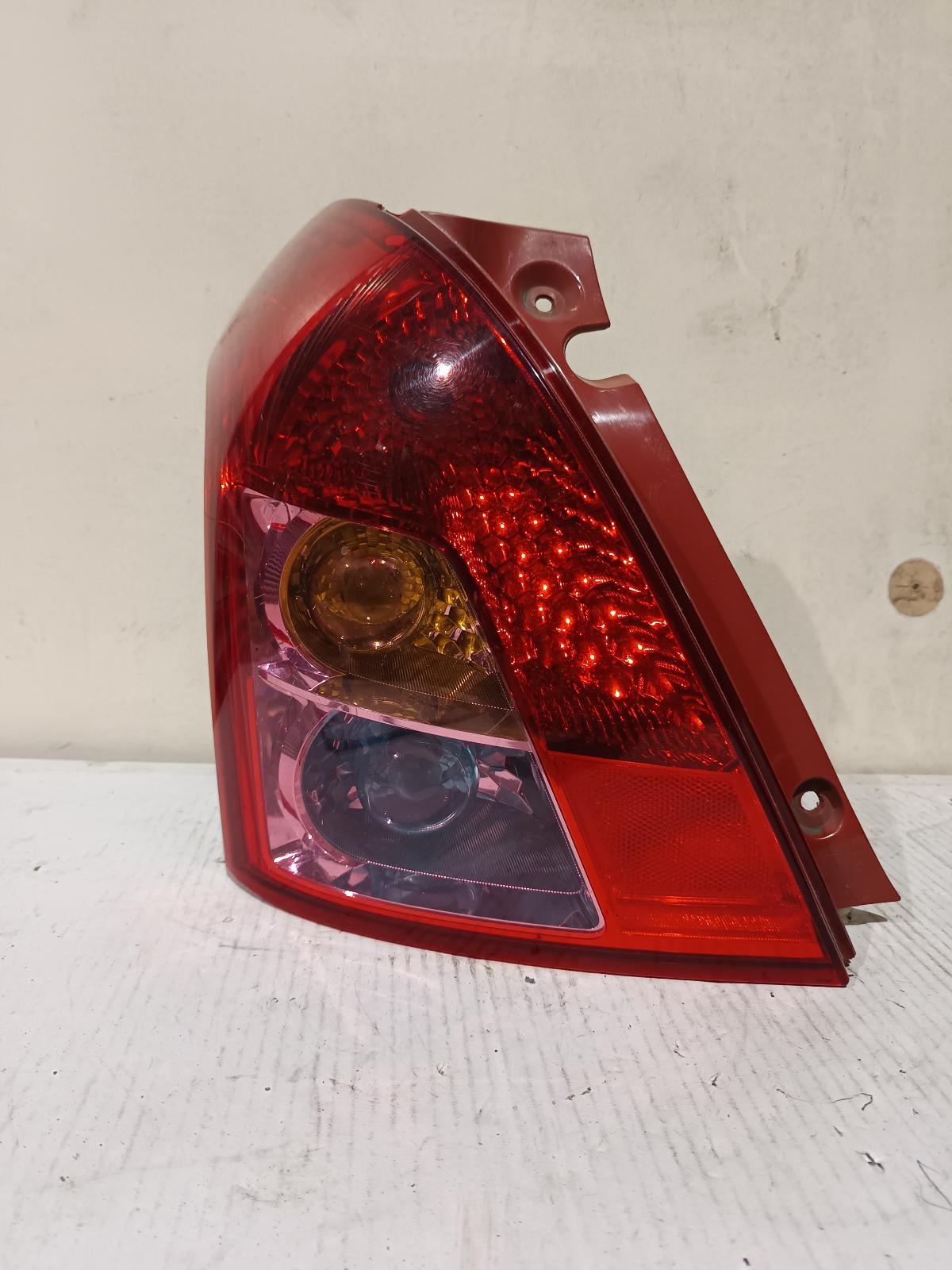 View Auto part Right Taillight SUZUKI SWIFT 2006