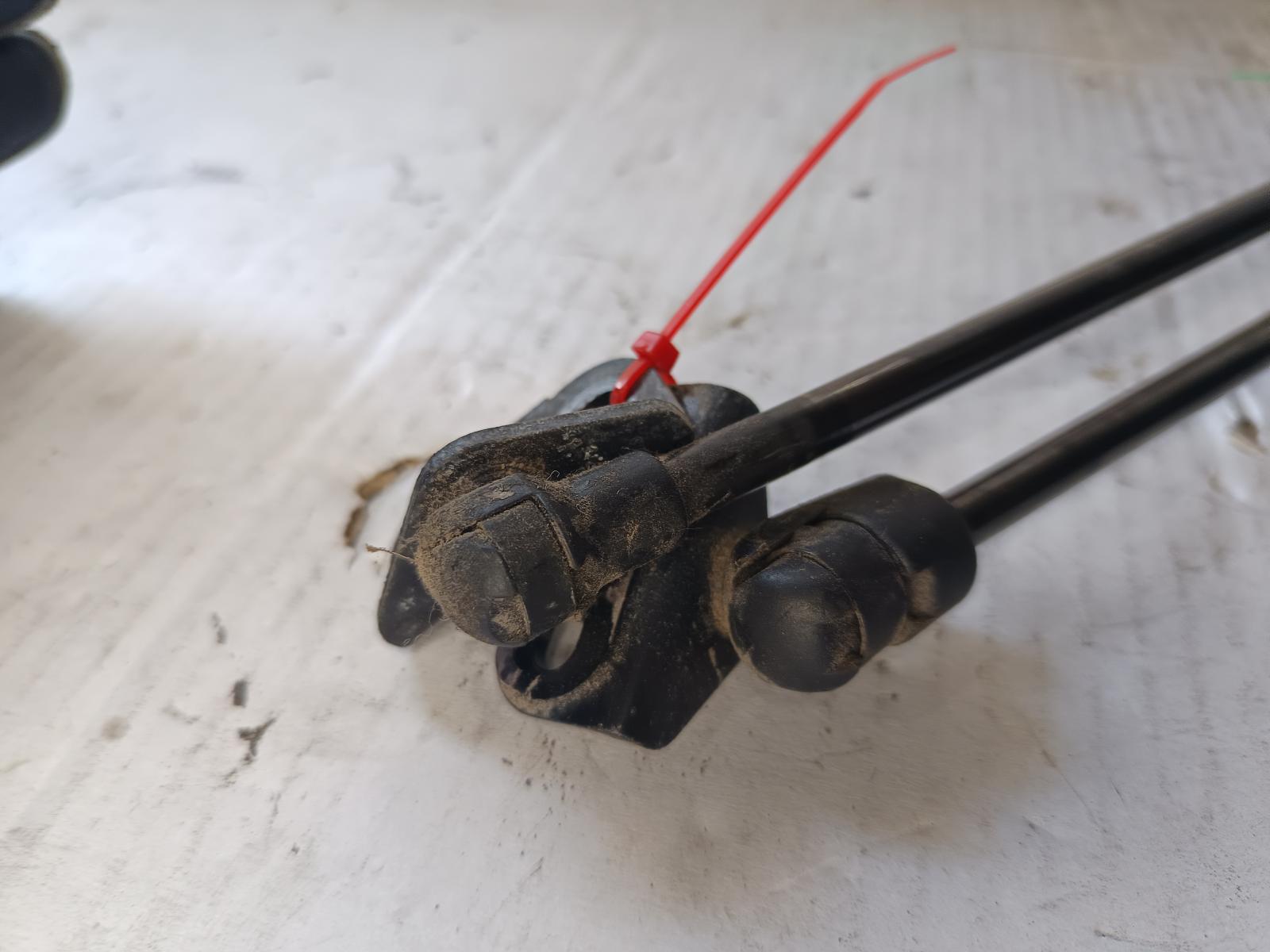 2005 TOYOTA CALDINA Hatch Strut Contact us for Photo