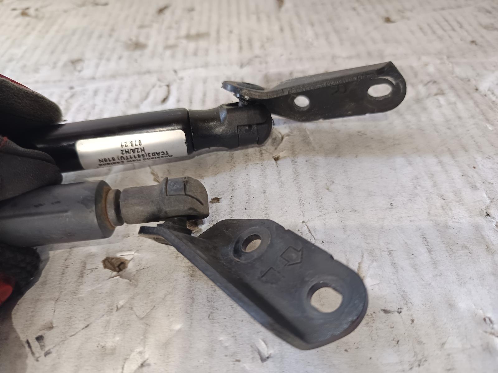 2005 TOYOTA CALDINA Hatch Strut Contact us for Photo