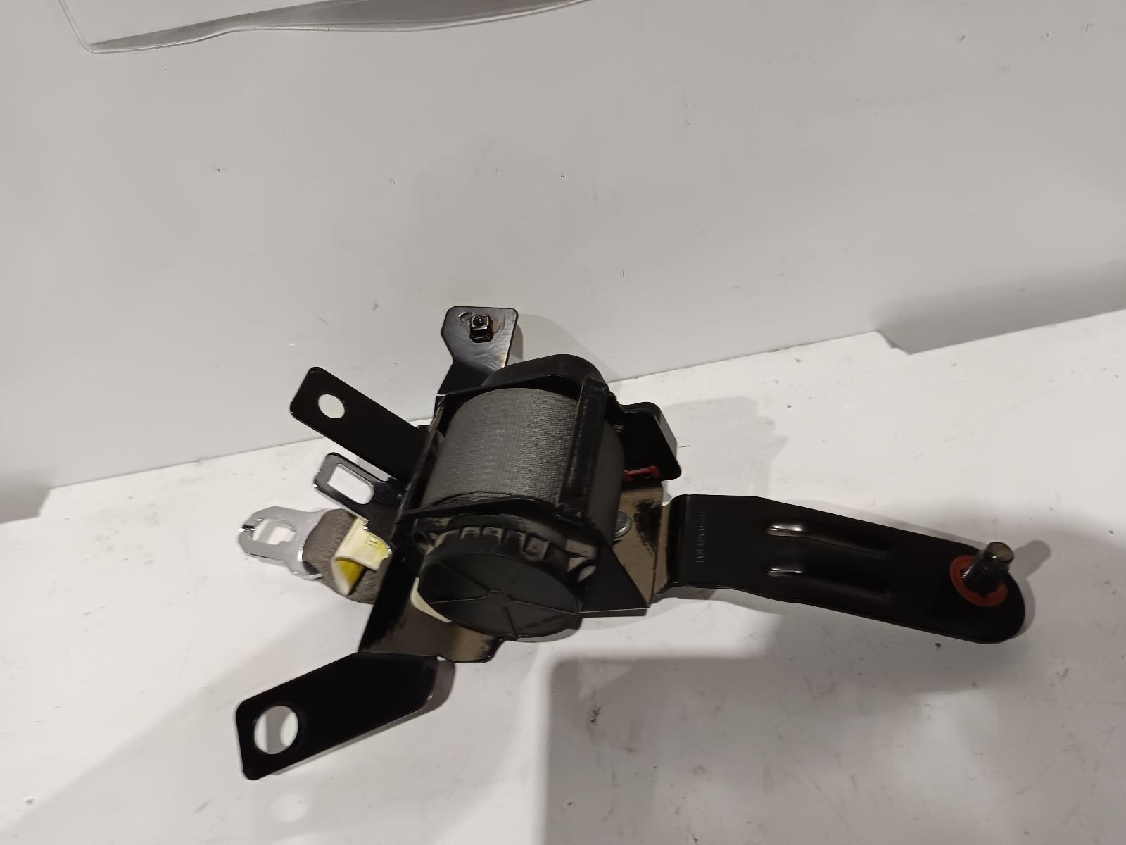 2005 HYUNDAI TUCSON Seatbelt/Stalk Contact us for Photo