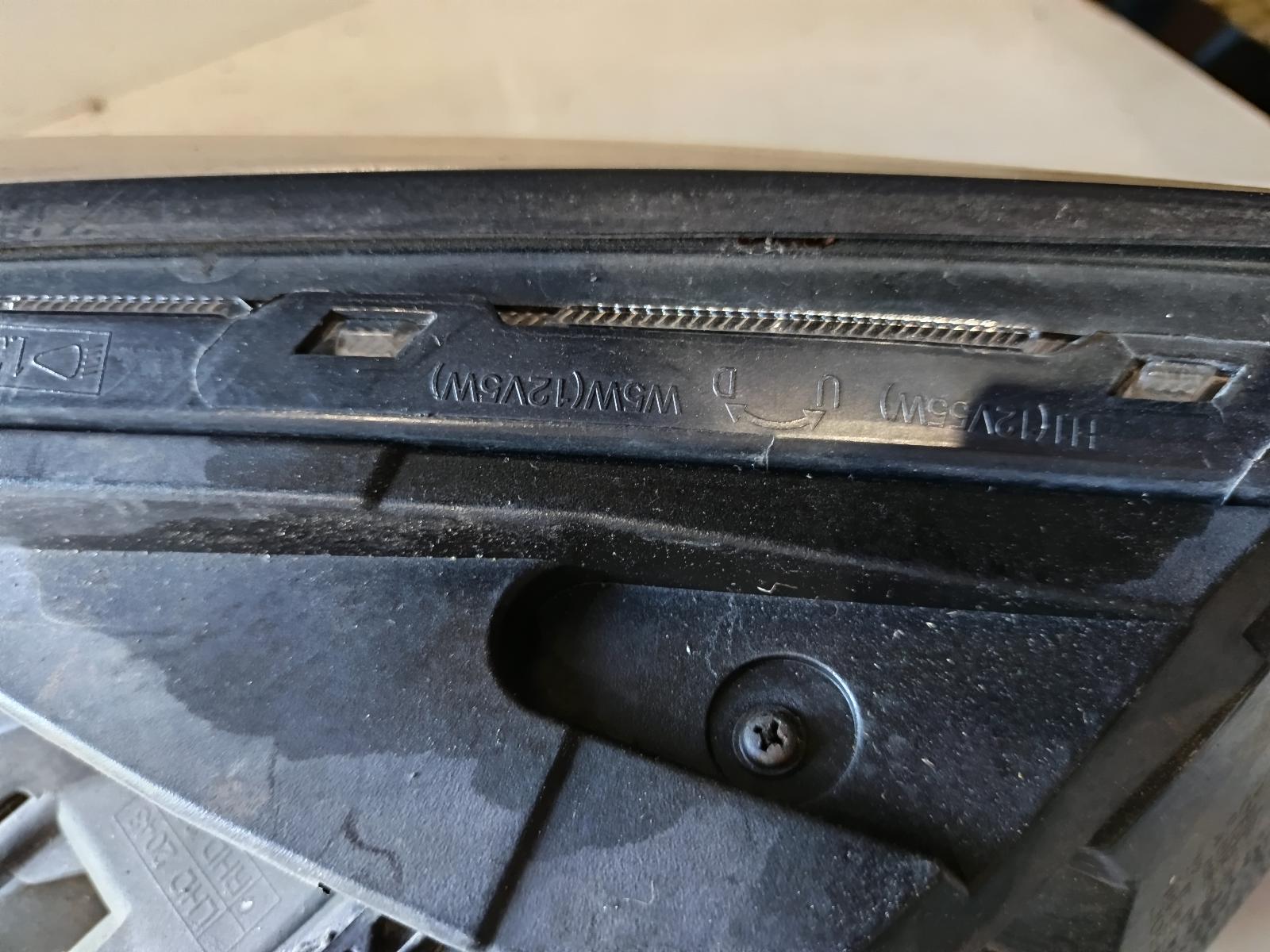 2006 HOLDEN CAPTIVA Left Headlamp Contact us for Photo