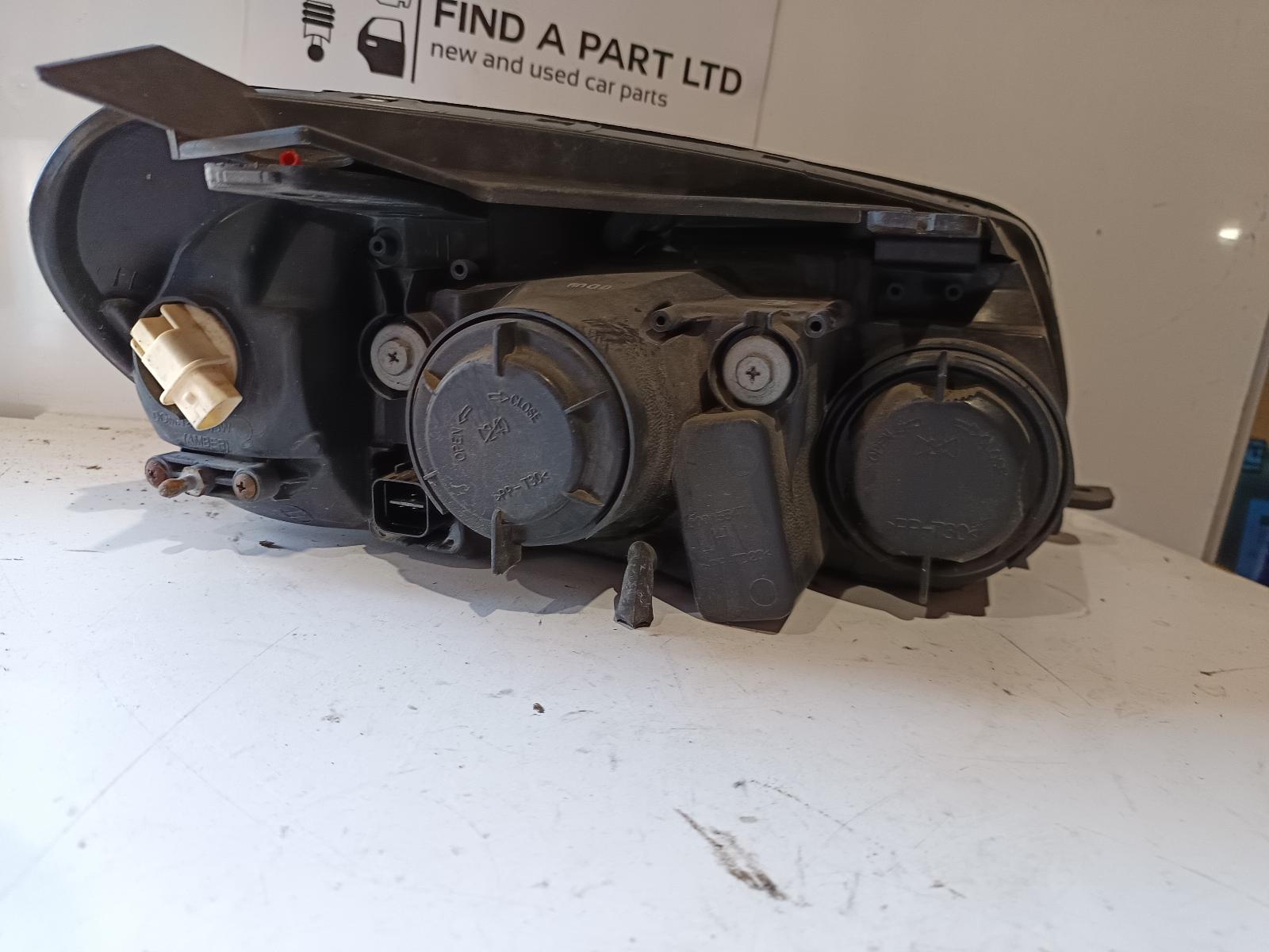 2006 HOLDEN CAPTIVA Left Headlamp Contact us for Photo