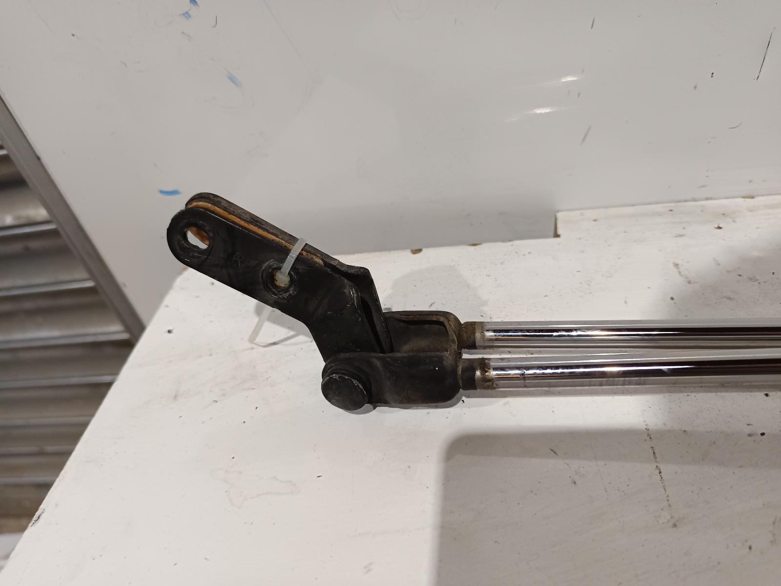 1994 TOYOTA COROLLA Hatch Strut Contact us for Photo