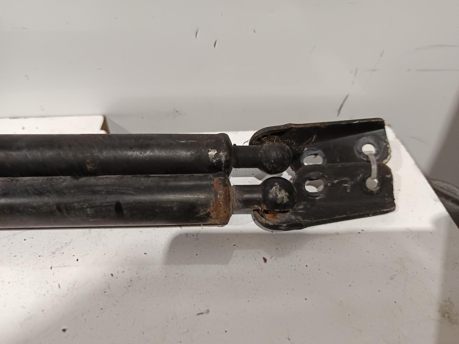 1994 TOYOTA COROLLA Hatch Strut Contact us for Photo