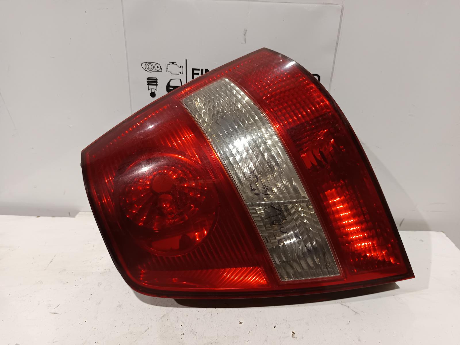 2005 KIA SORENTO Right Taillight Contact us for Photo
