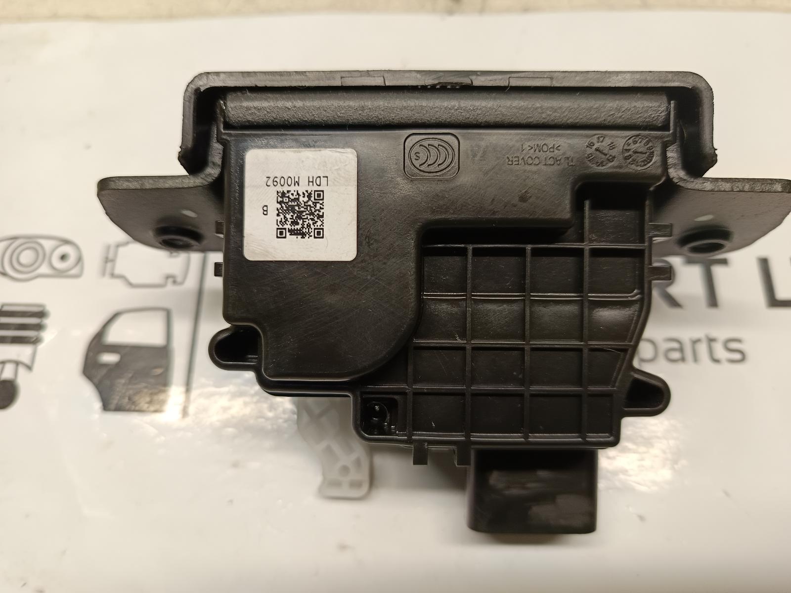 2016 HYUNDAI TUCSON Door/Boot/Gate Lock Contact us for Photo