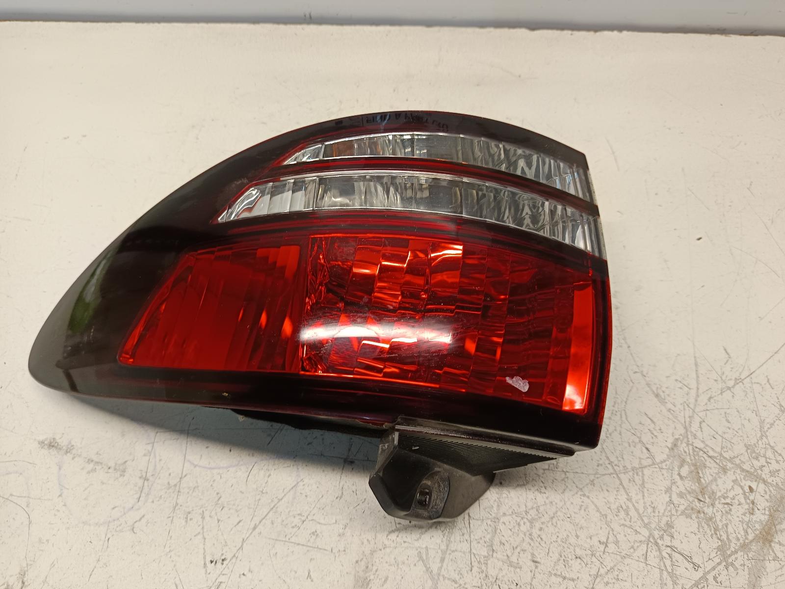 2004 TOYOTA ESTIMA Right Taillight Contact us for Photo