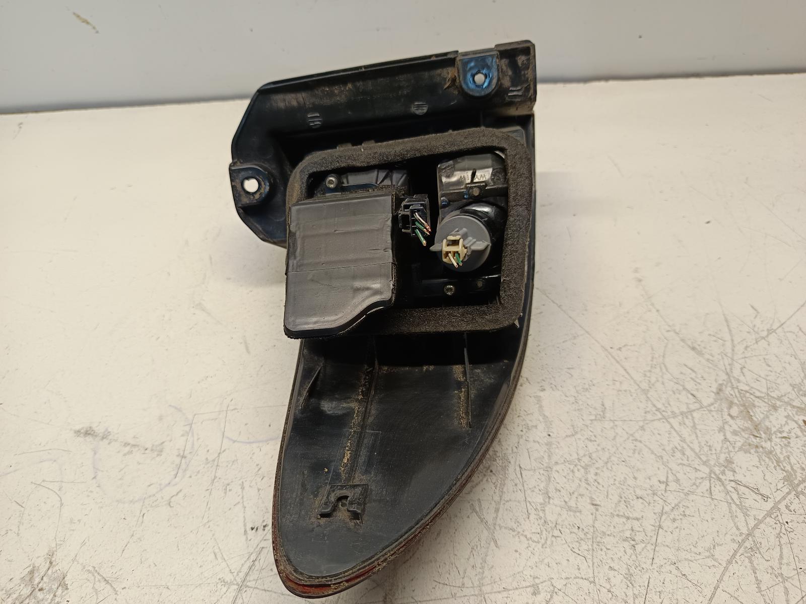 2004 TOYOTA ESTIMA Right Taillight Contact us for Photo