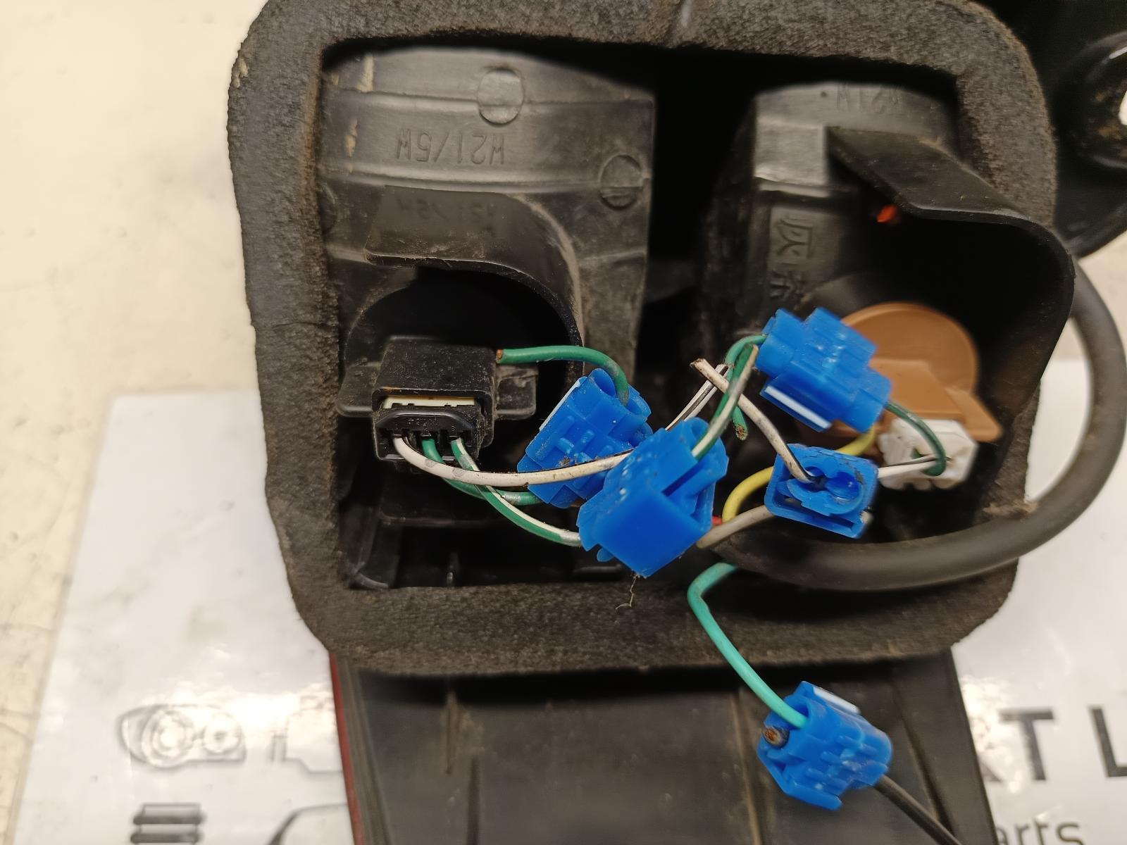 2002 TOYOTA ESTIMA Left Taillight Contact us for Photo