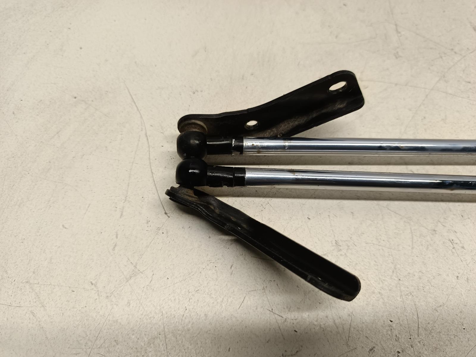 2005 TOYOTA ESTIMA Hatch Strut Contact us for Photo