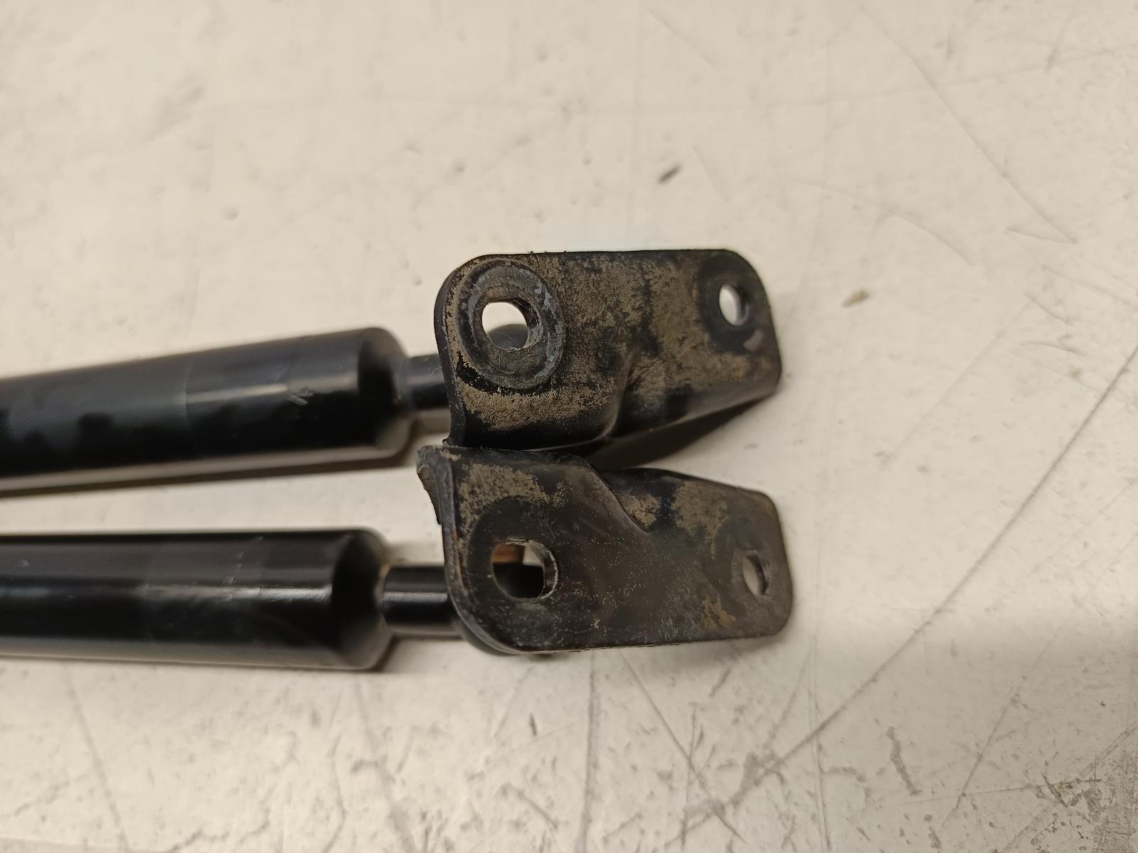 2005 TOYOTA ESTIMA Hatch Strut Contact us for Photo