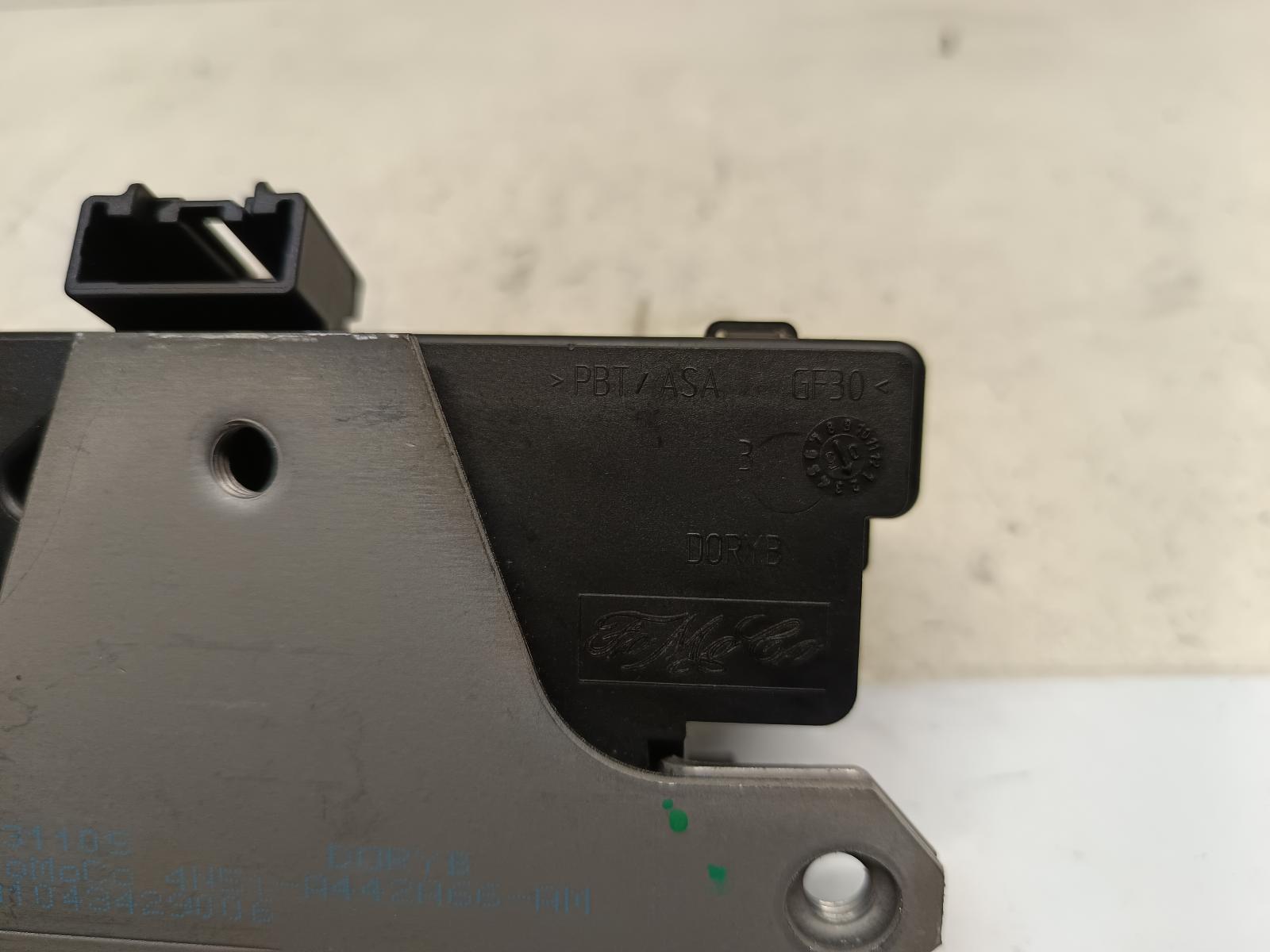 2004 VOLVO V50 Door/Boot/Gate Lock Contact us for Photo