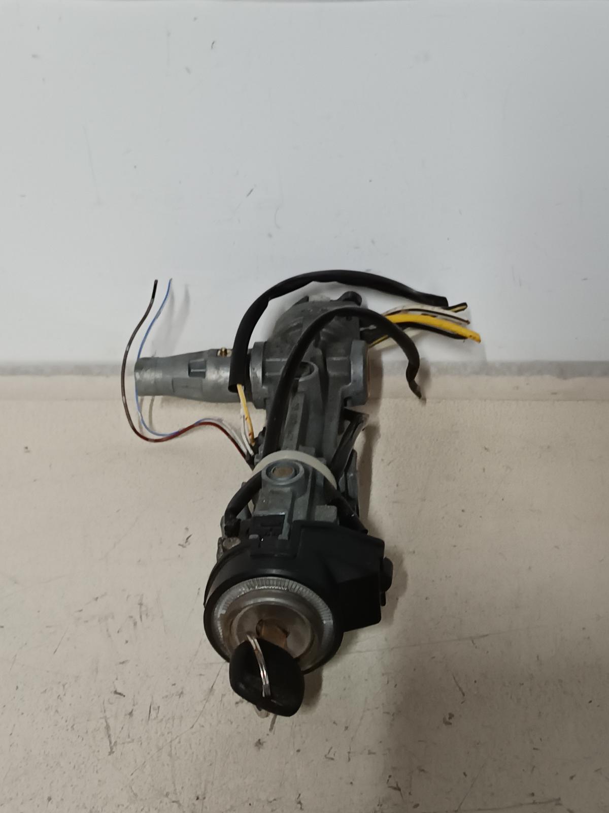 1997 HONDA CRV Ignition W/ Key Contact us for Photo