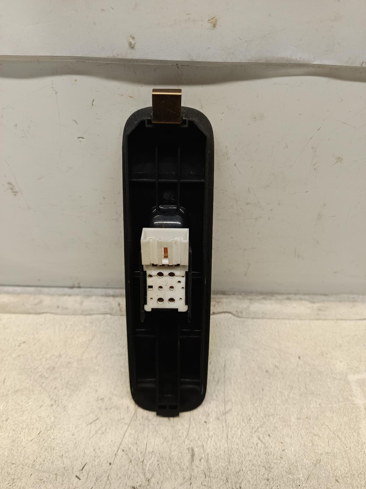 2004 SUZUKI LIANA Pwr Dr Wind Switch Contact us for Photo