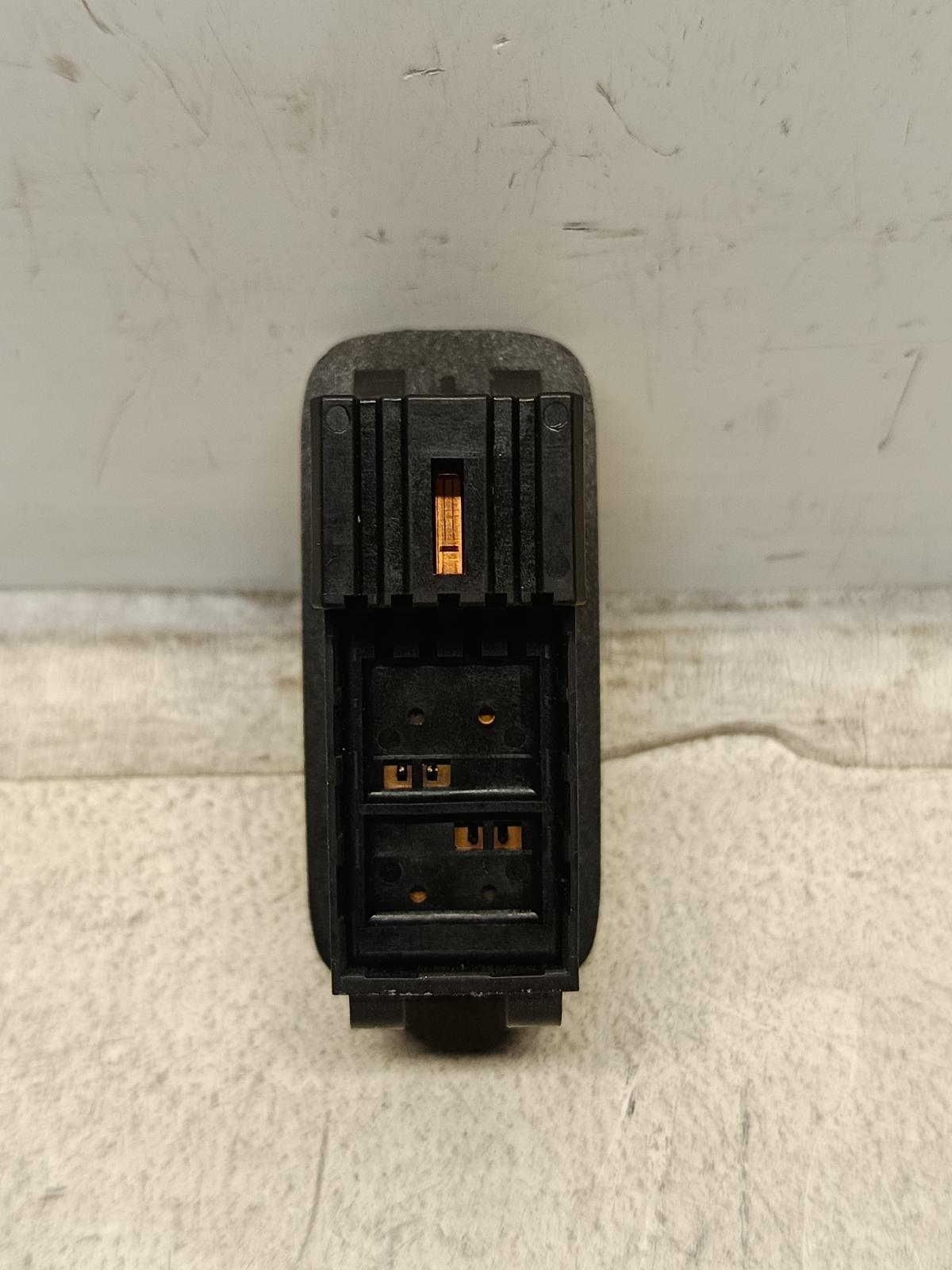 2004 SUZUKI LIANA Pwr Dr Wind Switch Contact us for Photo