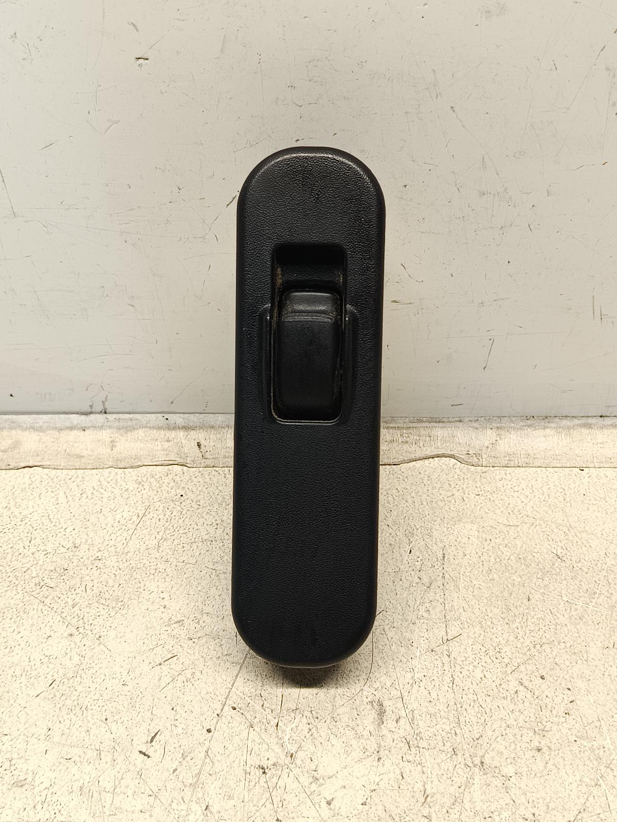 View Auto part Pwr Dr Wind Switch MITSUBISHI TRITON 2002