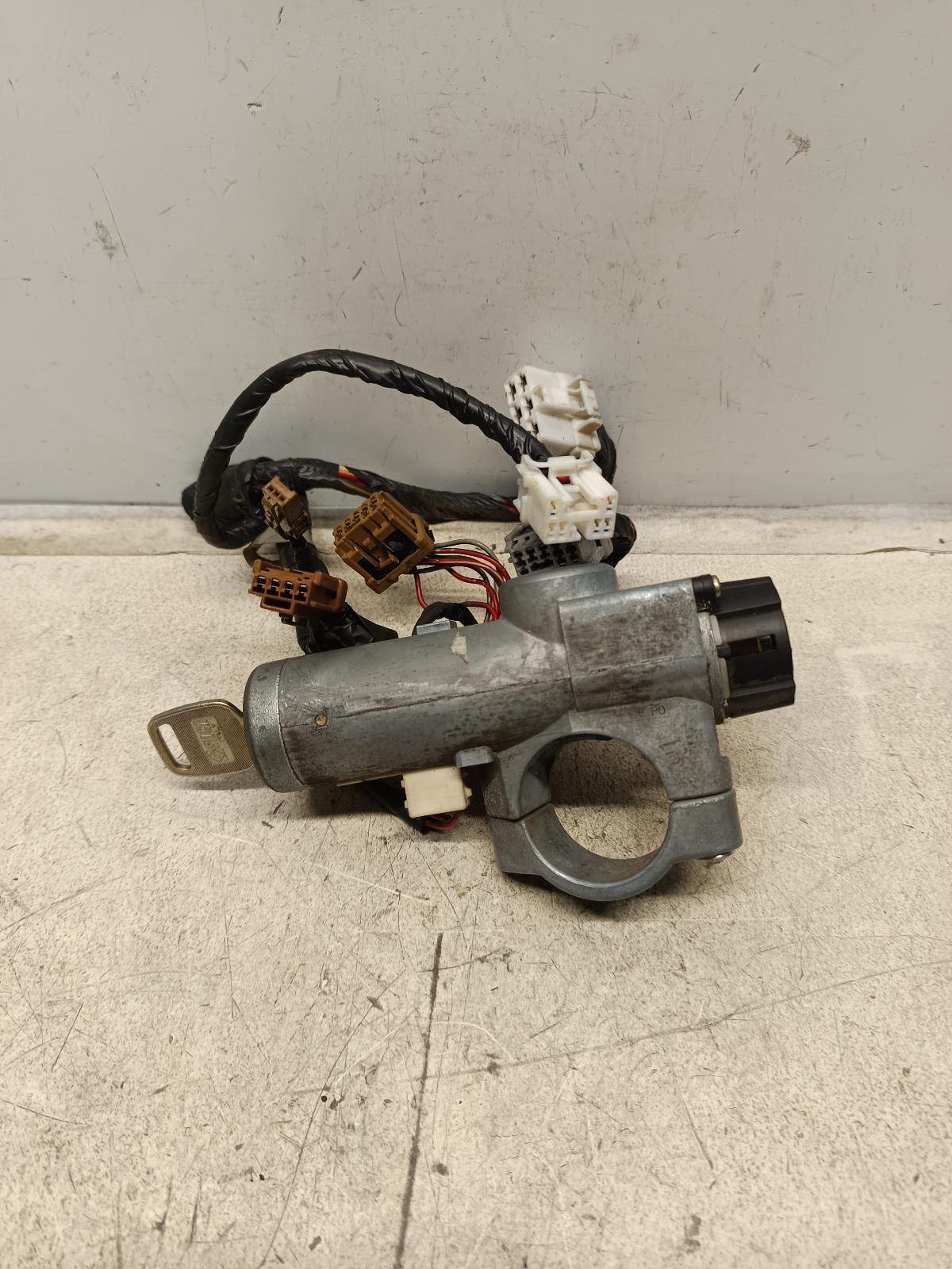 View Auto part Ignition W/ Key NISSAN PATHFINDER 1996