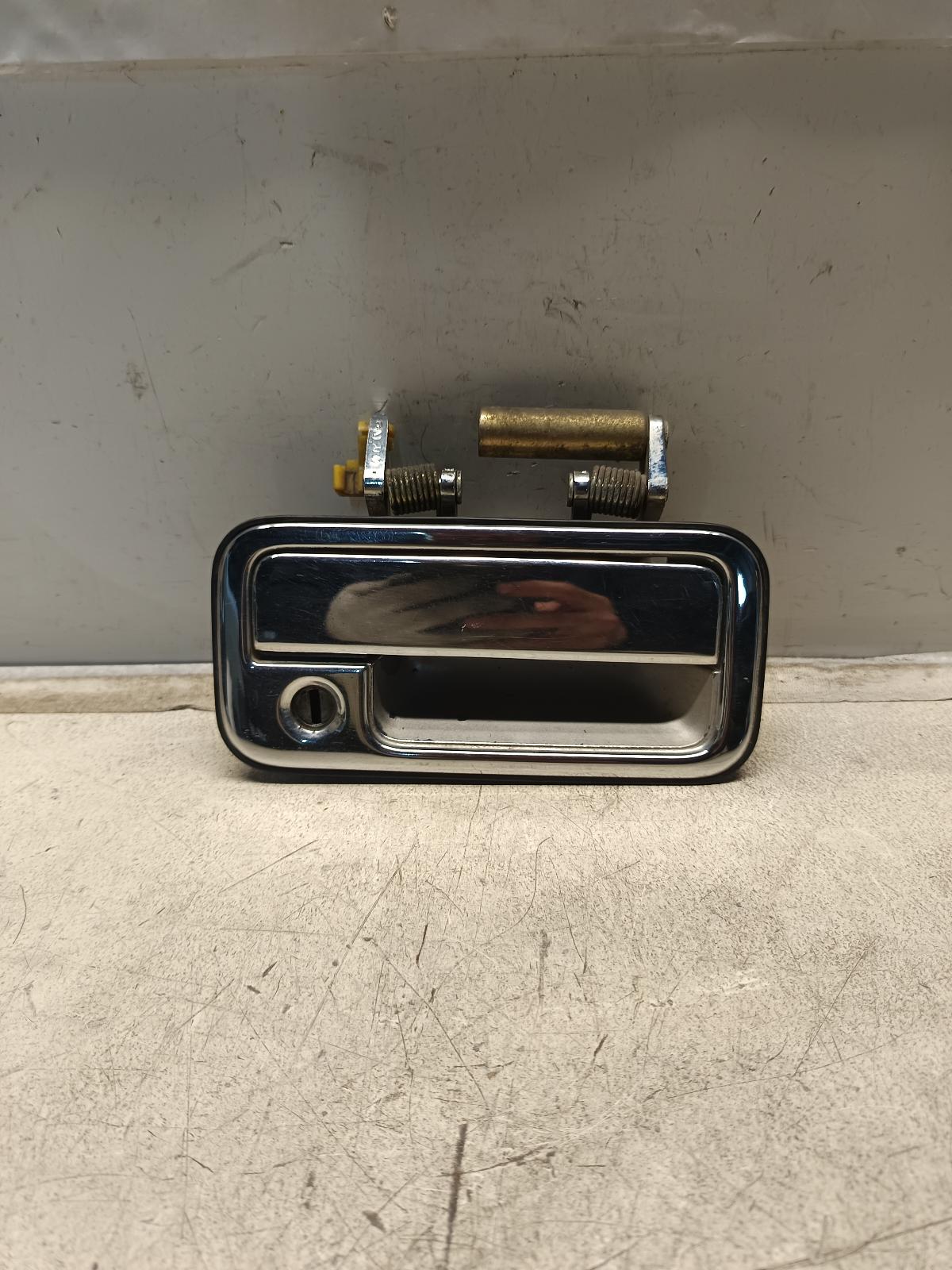 View Auto part Door Handle ISUZU MU 1995