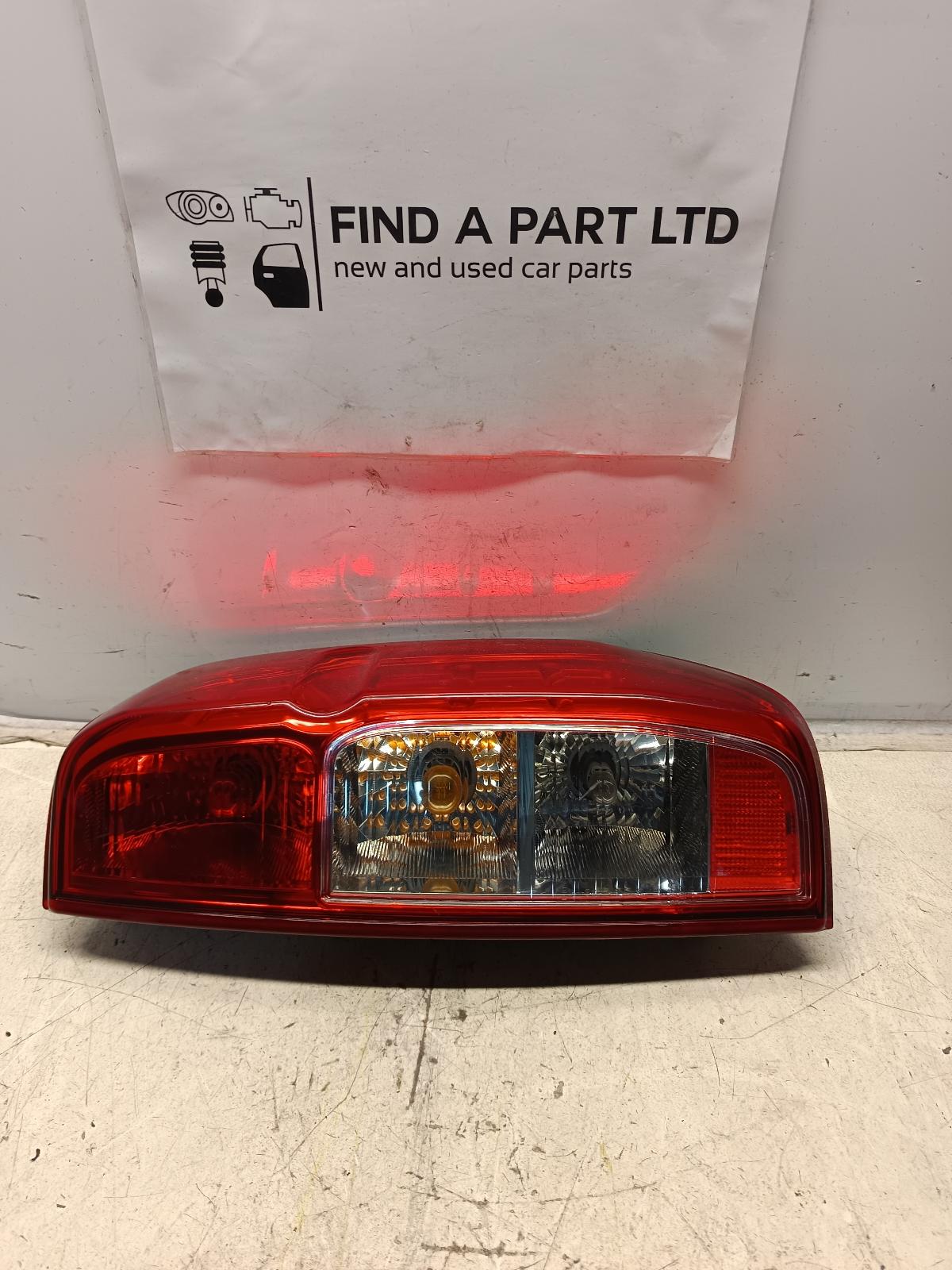 View Auto part Right Taillight NISSAN NAVARA 2009