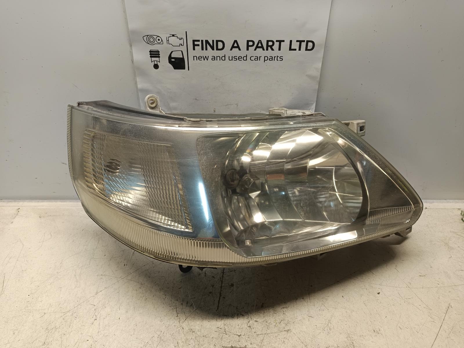 View Auto part Right Headlamp NISSAN SERENA 2002