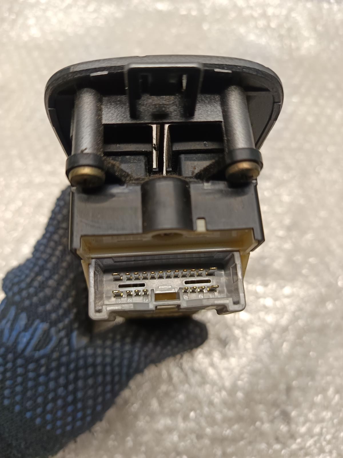2000 TOYOTA ESTIMA Pwr Dr Wind Switch Contact us for Photo