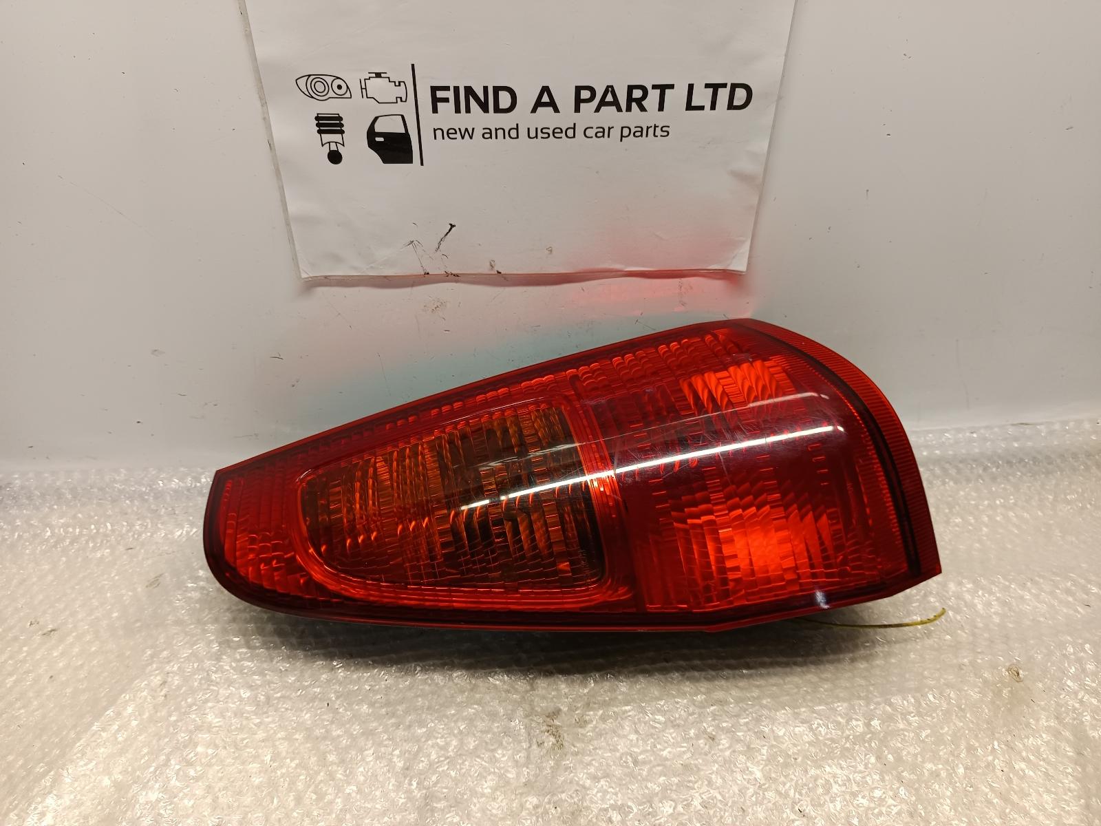 View Auto part Right Taillight NISSAN SERENA 2001