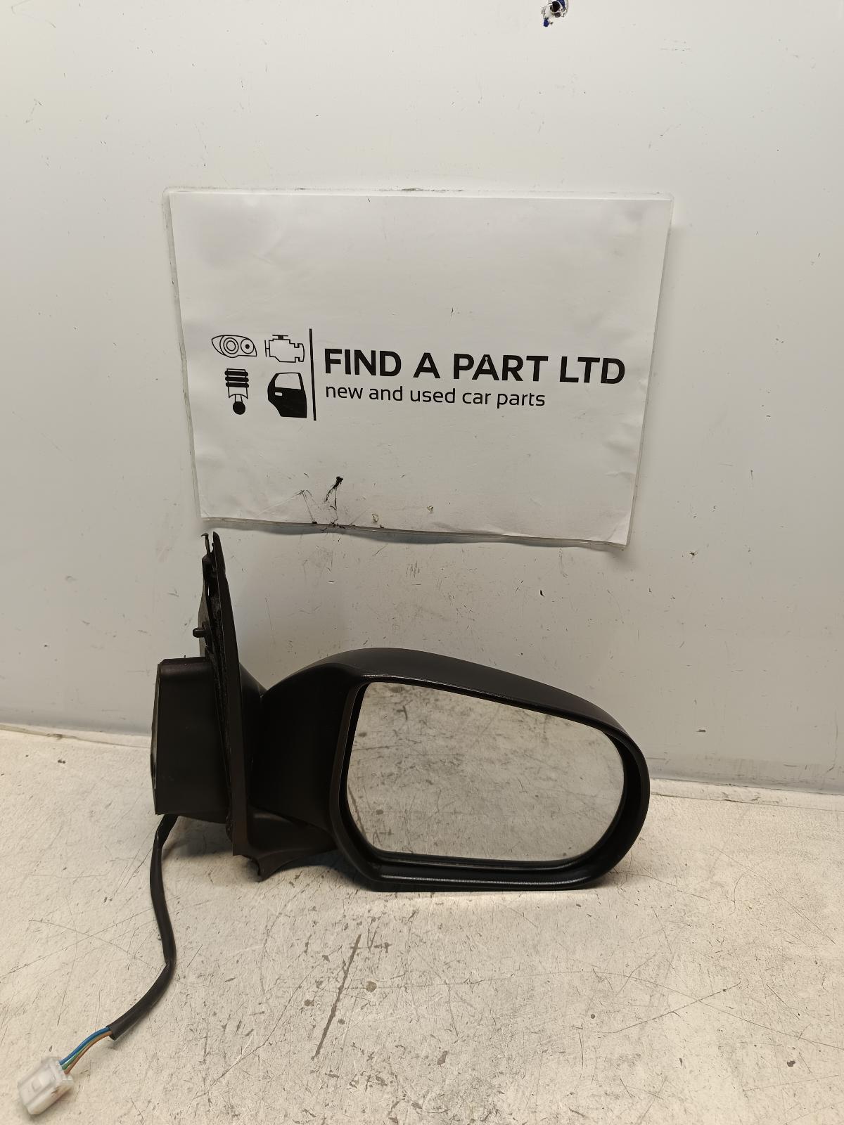 View Auto part Right Door Mirror MAZDA TRIBUTE 2004