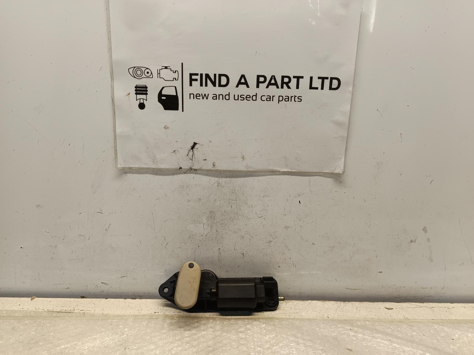 View Auto part Right Rear Wnd Reg/Motor NISSAN ELGRAND 2005