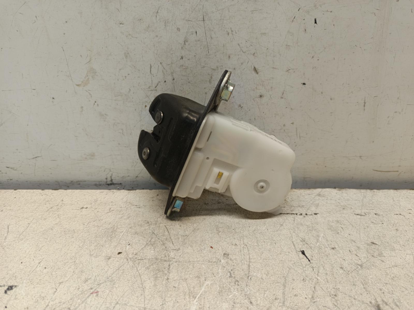 2009 SUBARU LIBERTY Door/Boot/Gate Lock Contact us for Photo