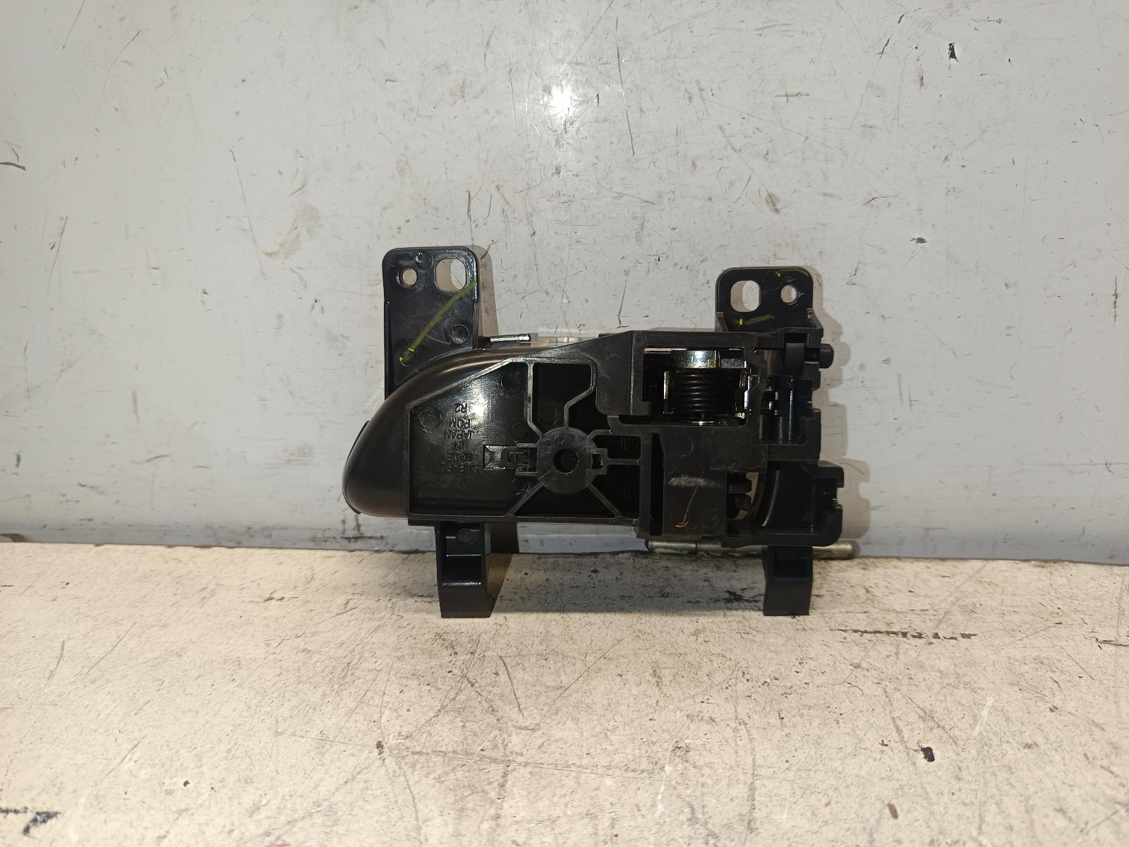 2009 SUBARU LIBERTY Door Handle Contact us for Photo