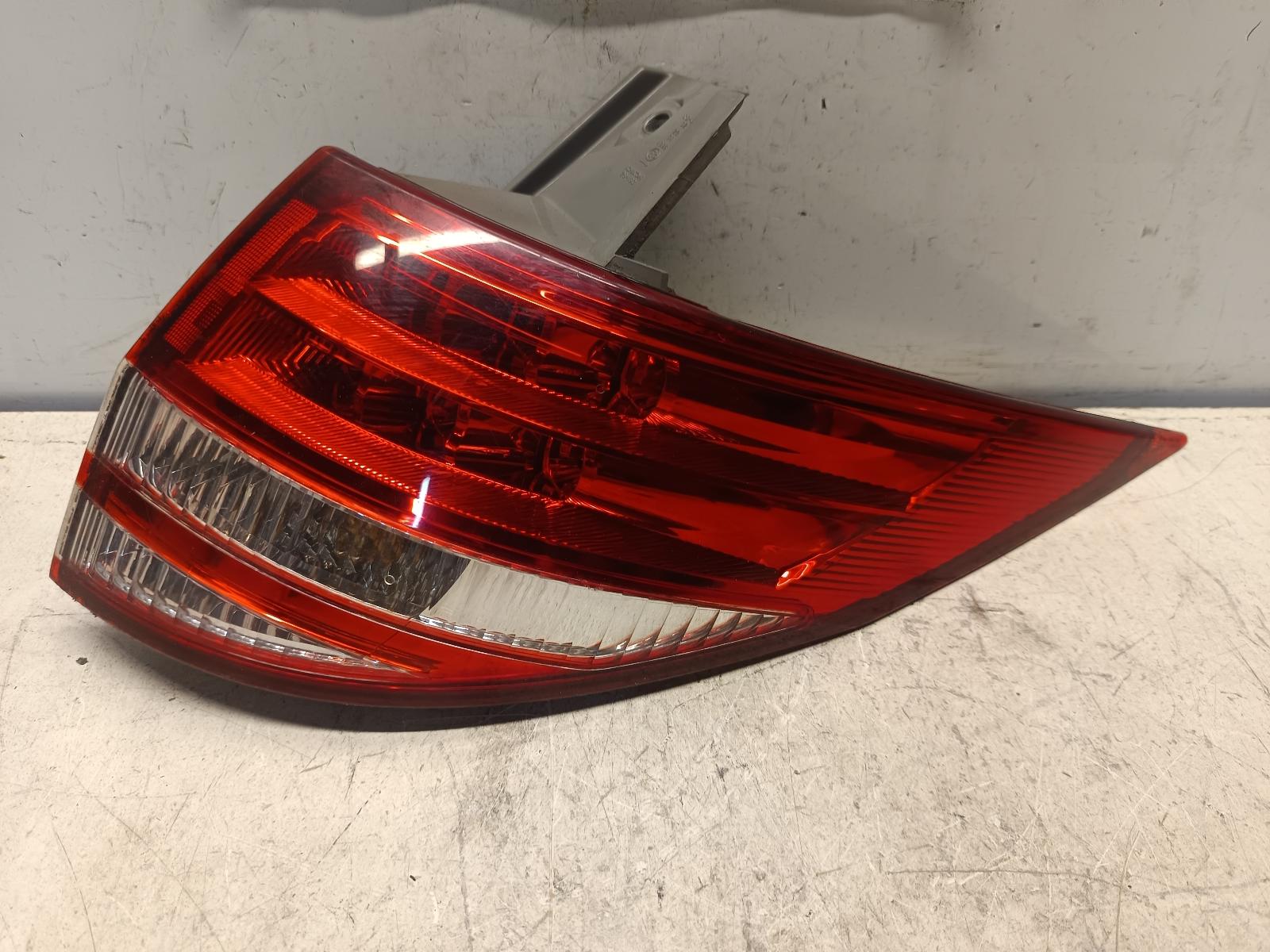 2007 TOYOTA ESTIMA Right Taillight Contact us for Photo