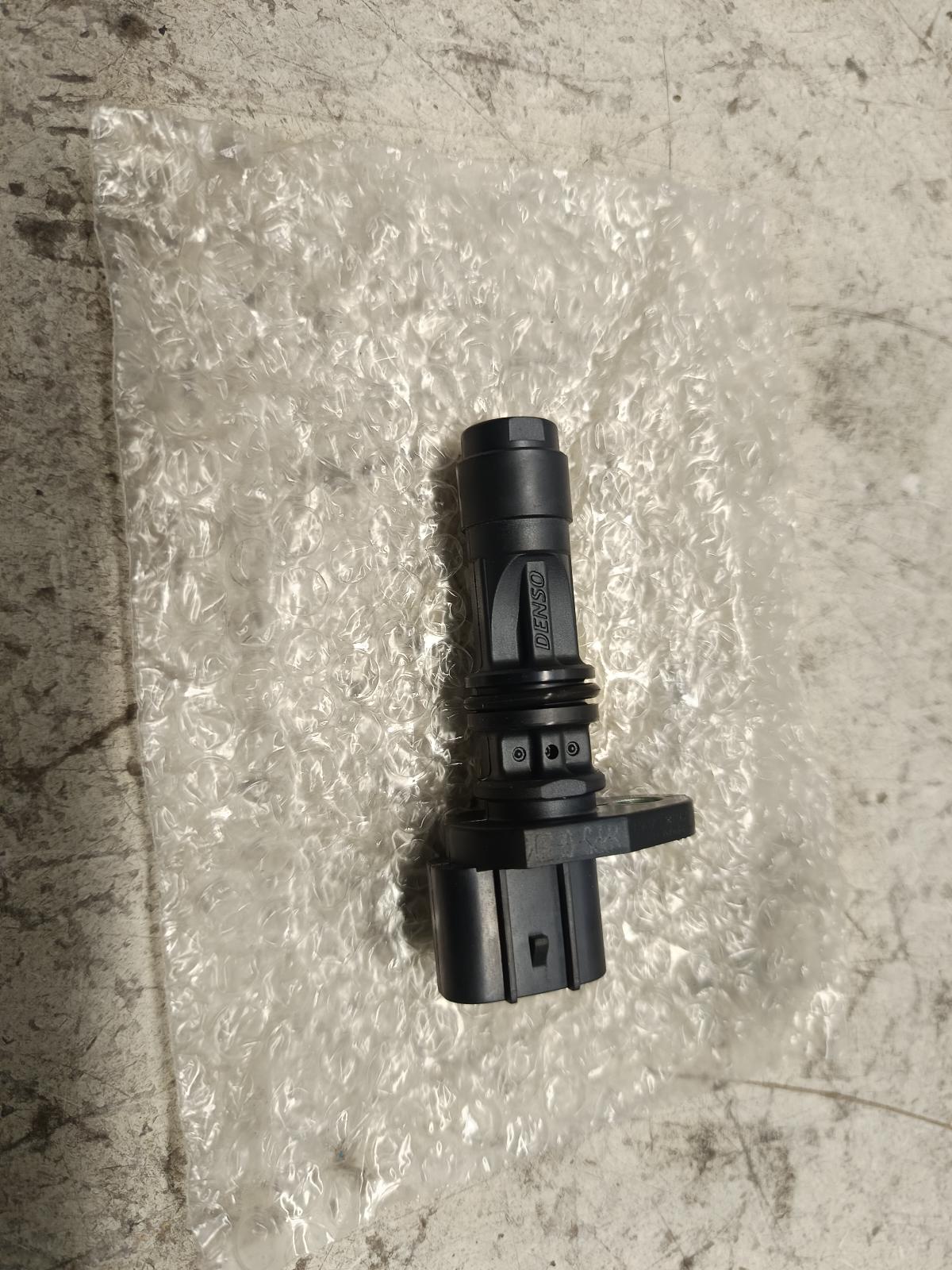 View Auto part Crank/Cam Sensor NISSAN NAVARA 2004