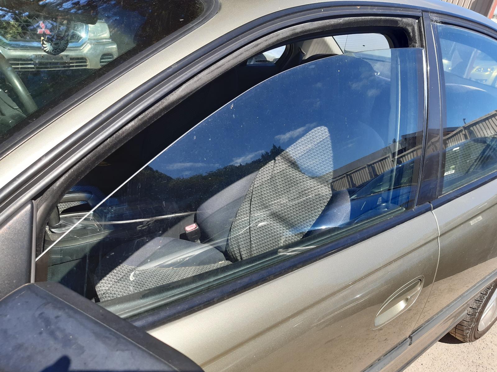 2004 HOLDEN COMMODORE Left Rear Wnd Reg/Motor Contact us for Photo