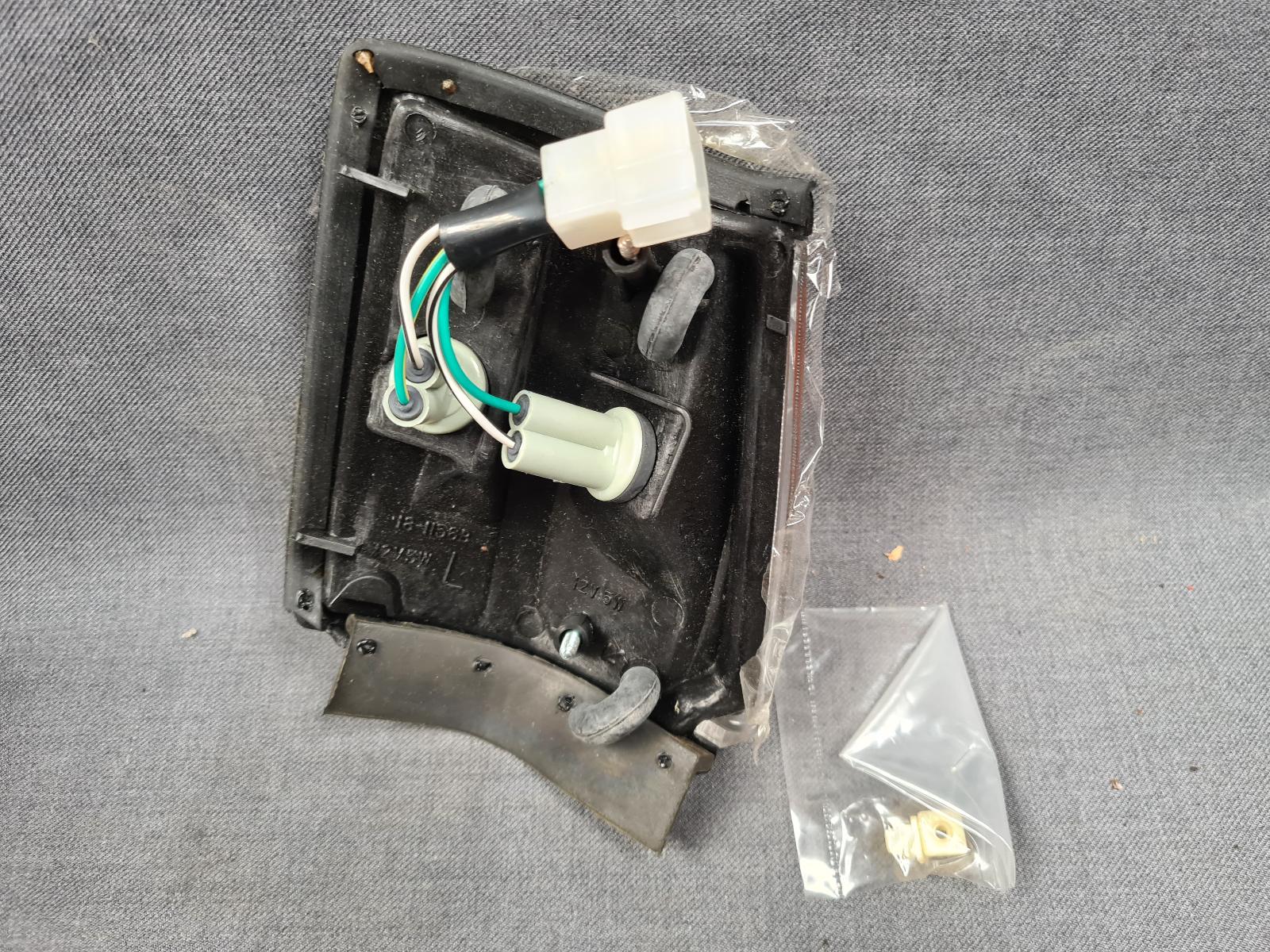 1986 TOYOTA COROLLA Left Indicator/Fog/Side Contact us for Photo