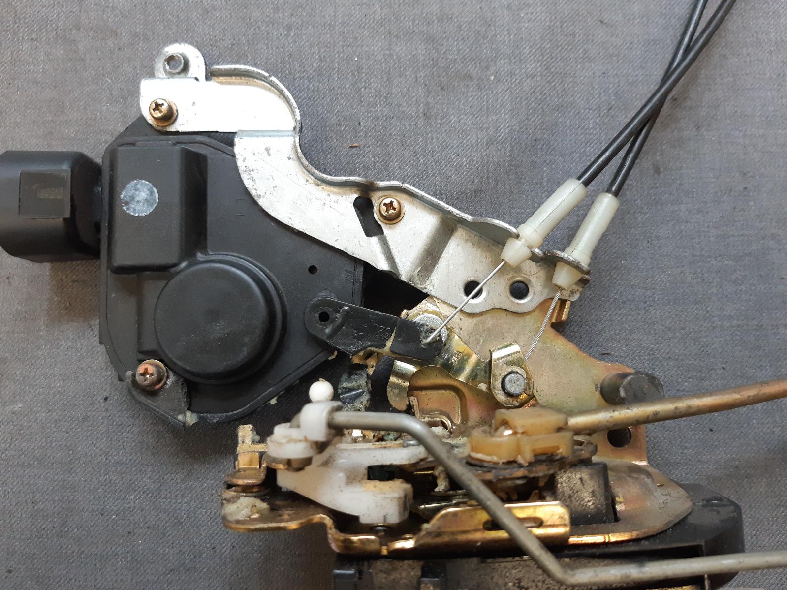 2002 LEXUS IS200/IS300 Door/Boot/Gate Lock Contact us for Photo
