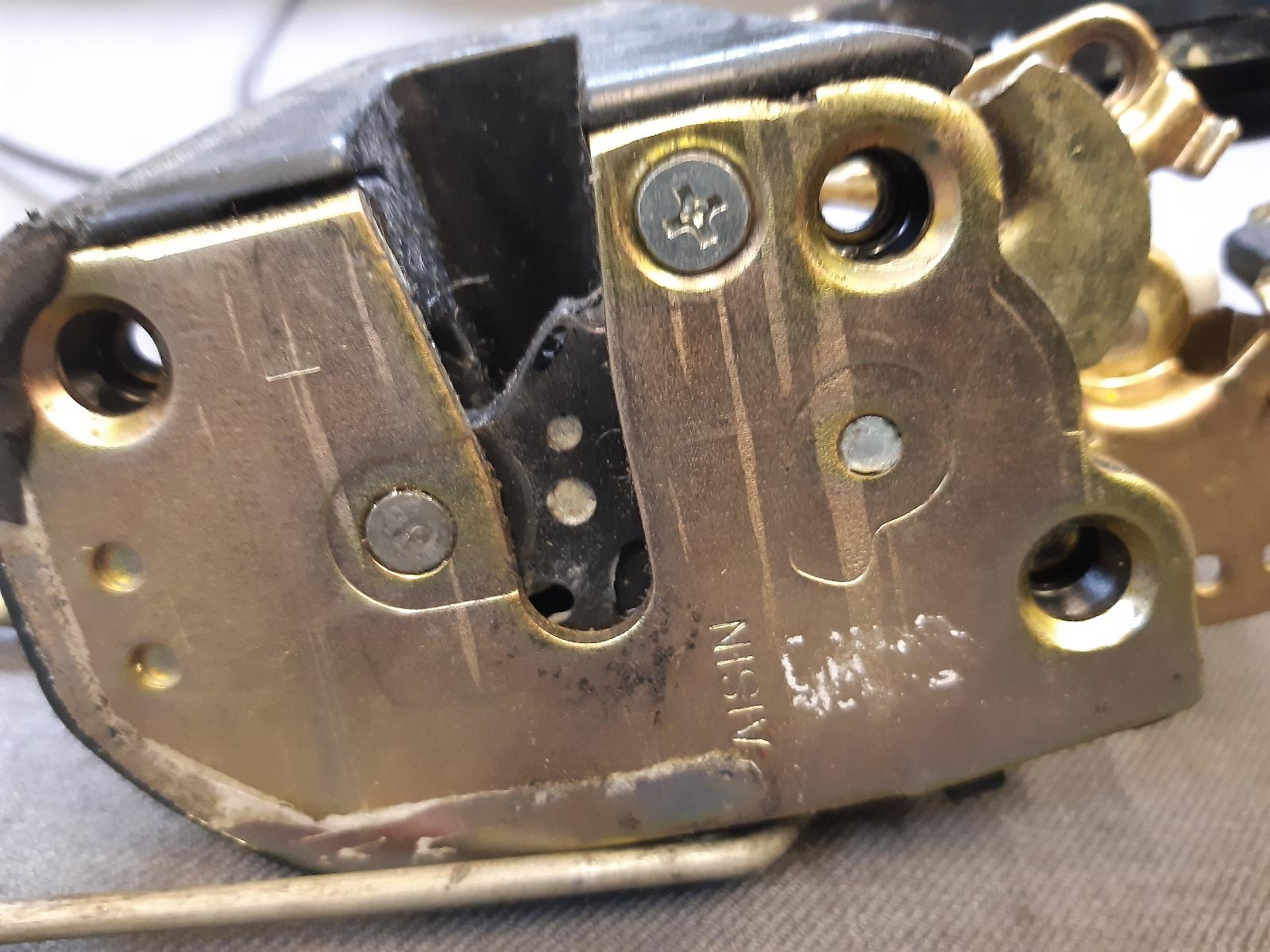 2002 LEXUS IS200/IS300 Door/Boot/Gate Lock Contact us for Photo