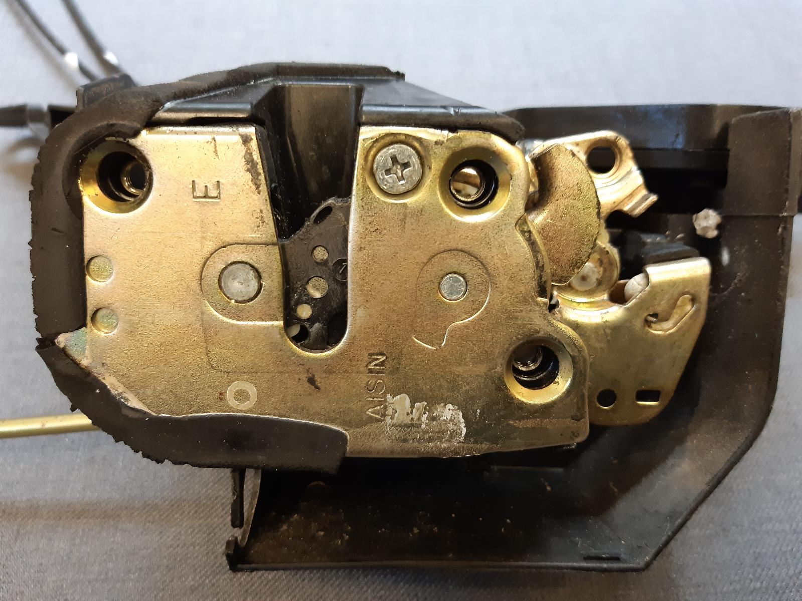 2002 LEXUS IS200/IS300 Door/Boot/Gate Lock Contact us for Photo
