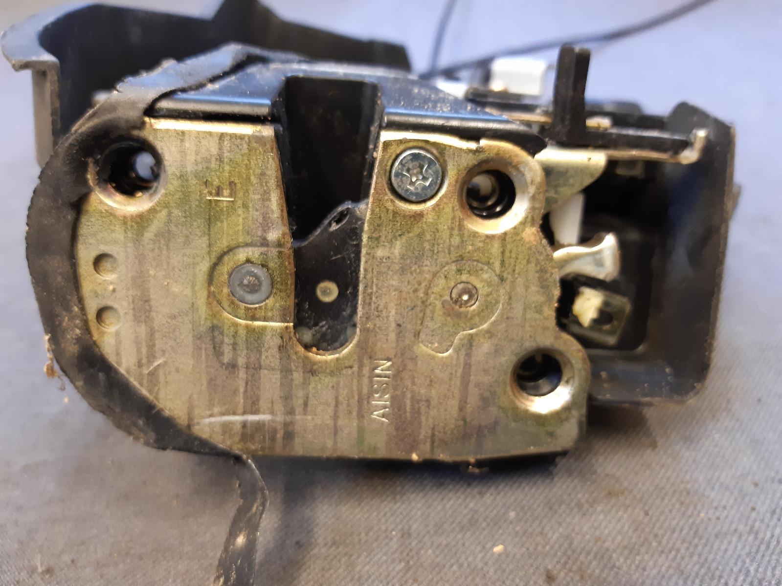 2002 LEXUS IS200/IS300 Door/Boot/Gate Lock Contact us for Photo