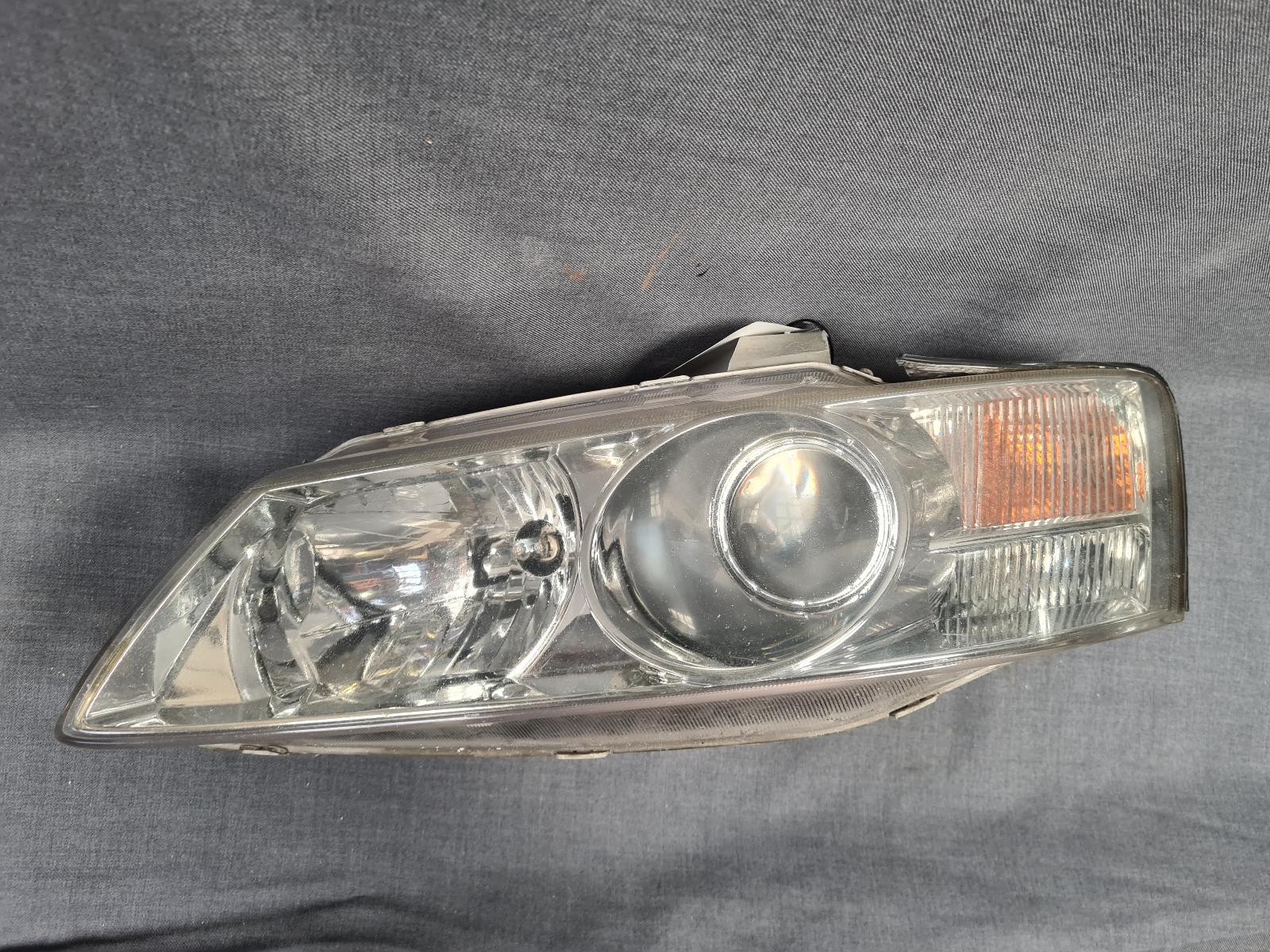2004 HOLDEN COMMODORE Left Headlamp Contact us for Photo