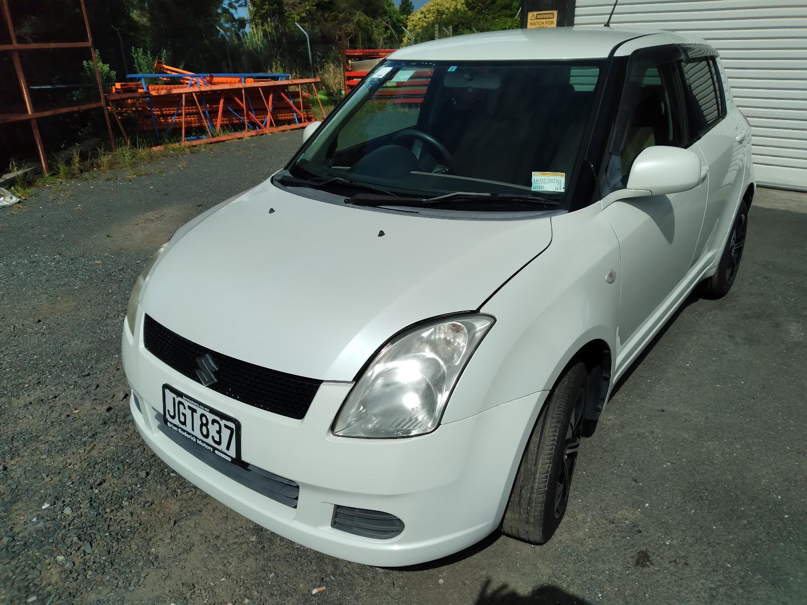 Image for a SUZUKI SWIFT 2006 5_DOOR Hatchback Breaking