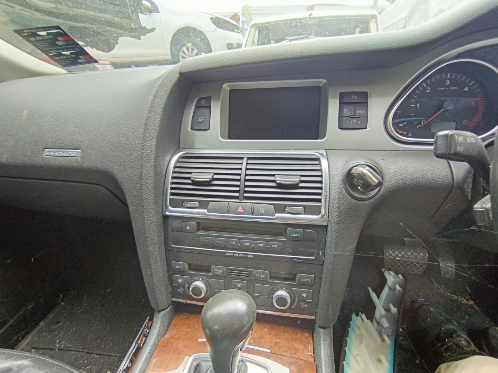 View AUDI Q7 2008 5_DOOR Station Wagon Breaking
