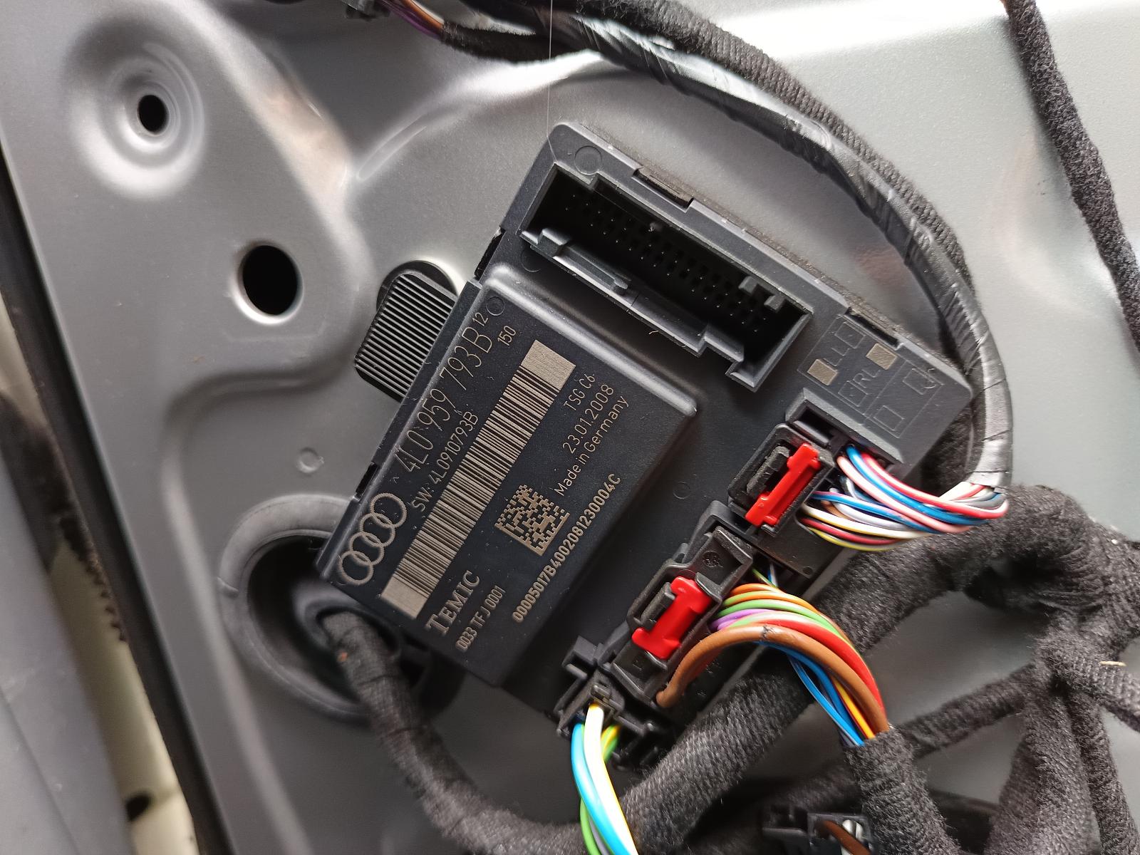 View AUDI Q7 2008 5_DOOR Station Wagon Breaking