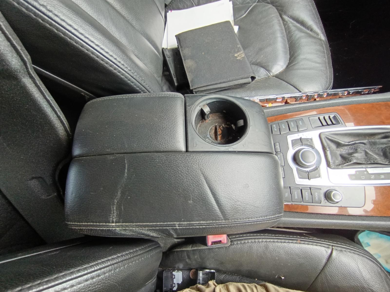 View AUDI Q7 2008 5_DOOR Station Wagon Breaking