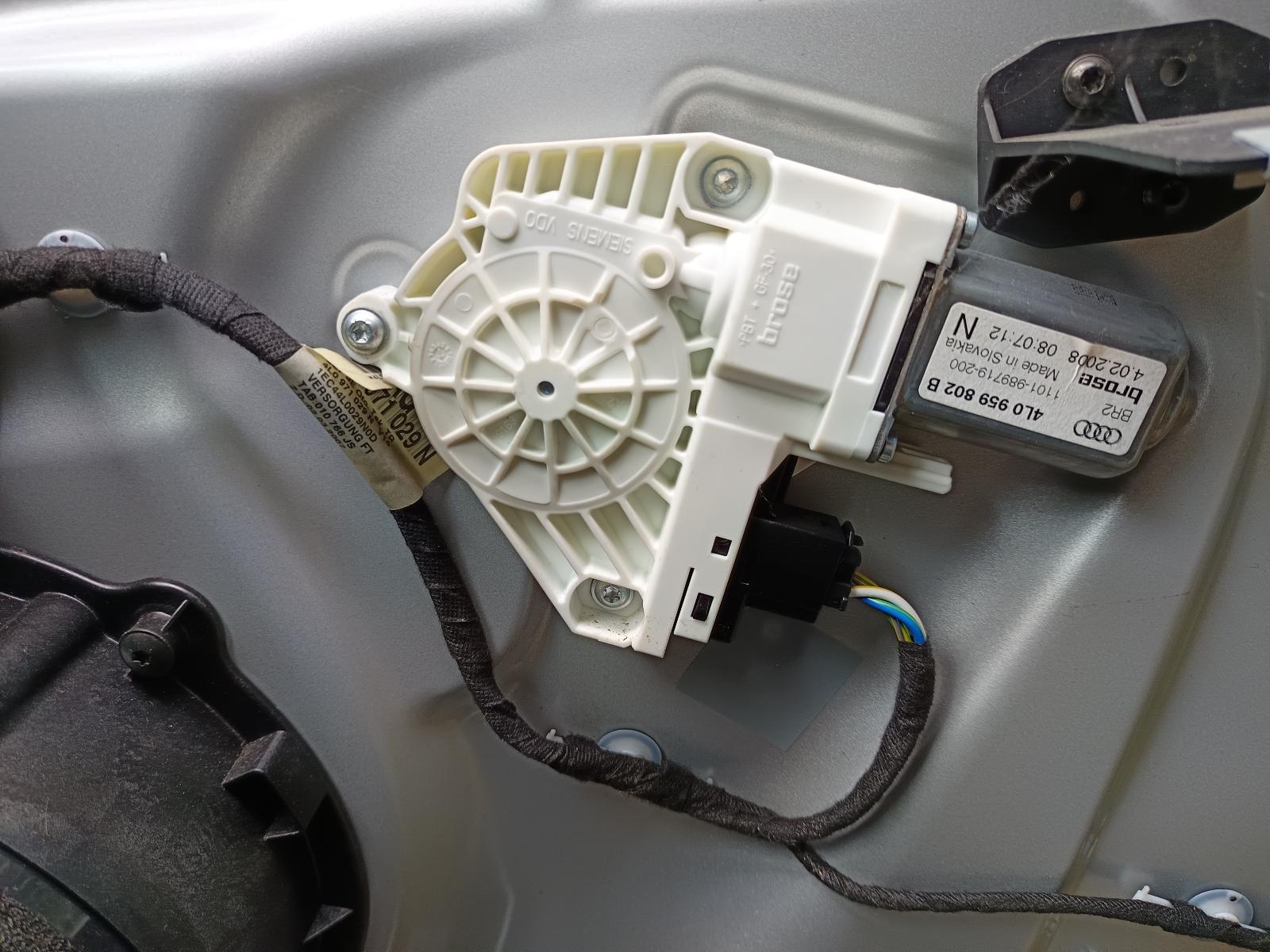 View AUDI Q7 2008 5_DOOR Station Wagon Breaking