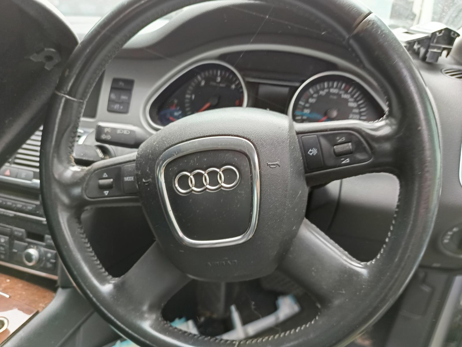 View AUDI Q7 2008 5_DOOR Station Wagon Breaking