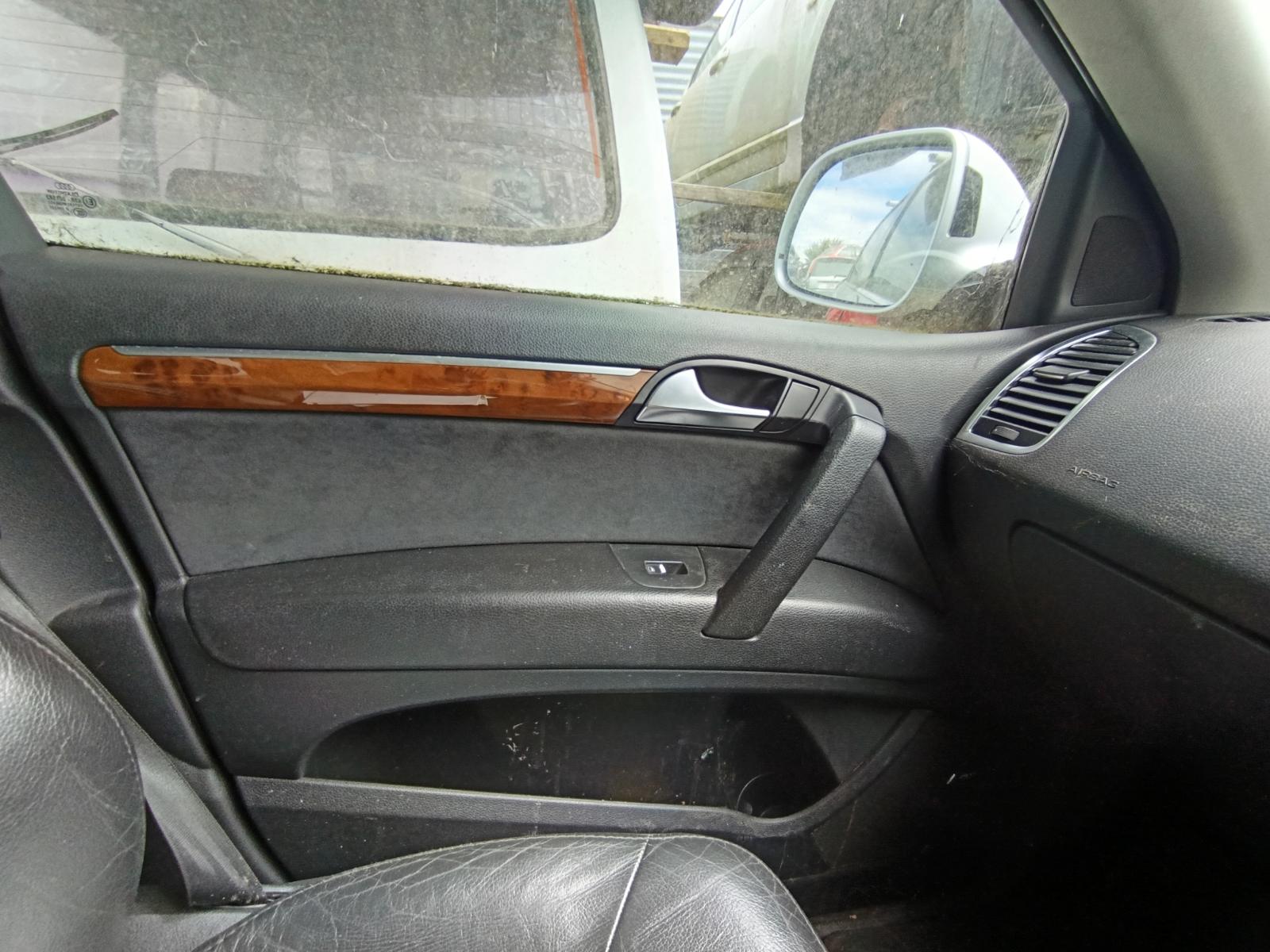 View AUDI Q7 2008 5_DOOR Station Wagon Breaking